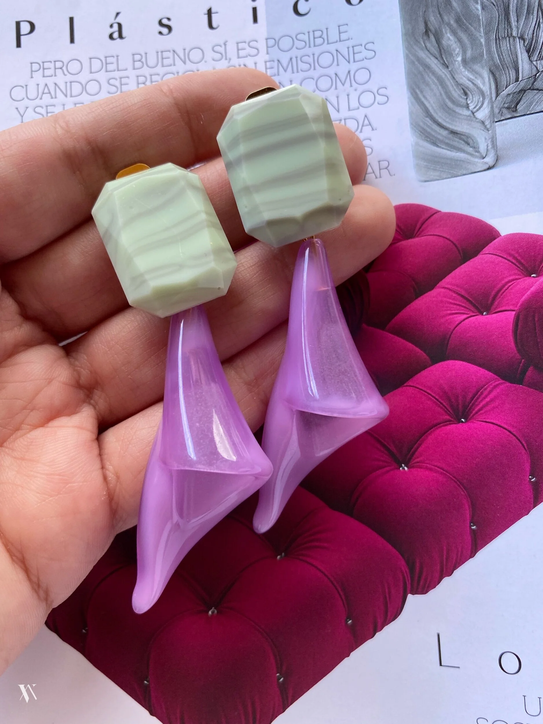 DC888781-721B-43EE-80A9-3E5CEC3105CC