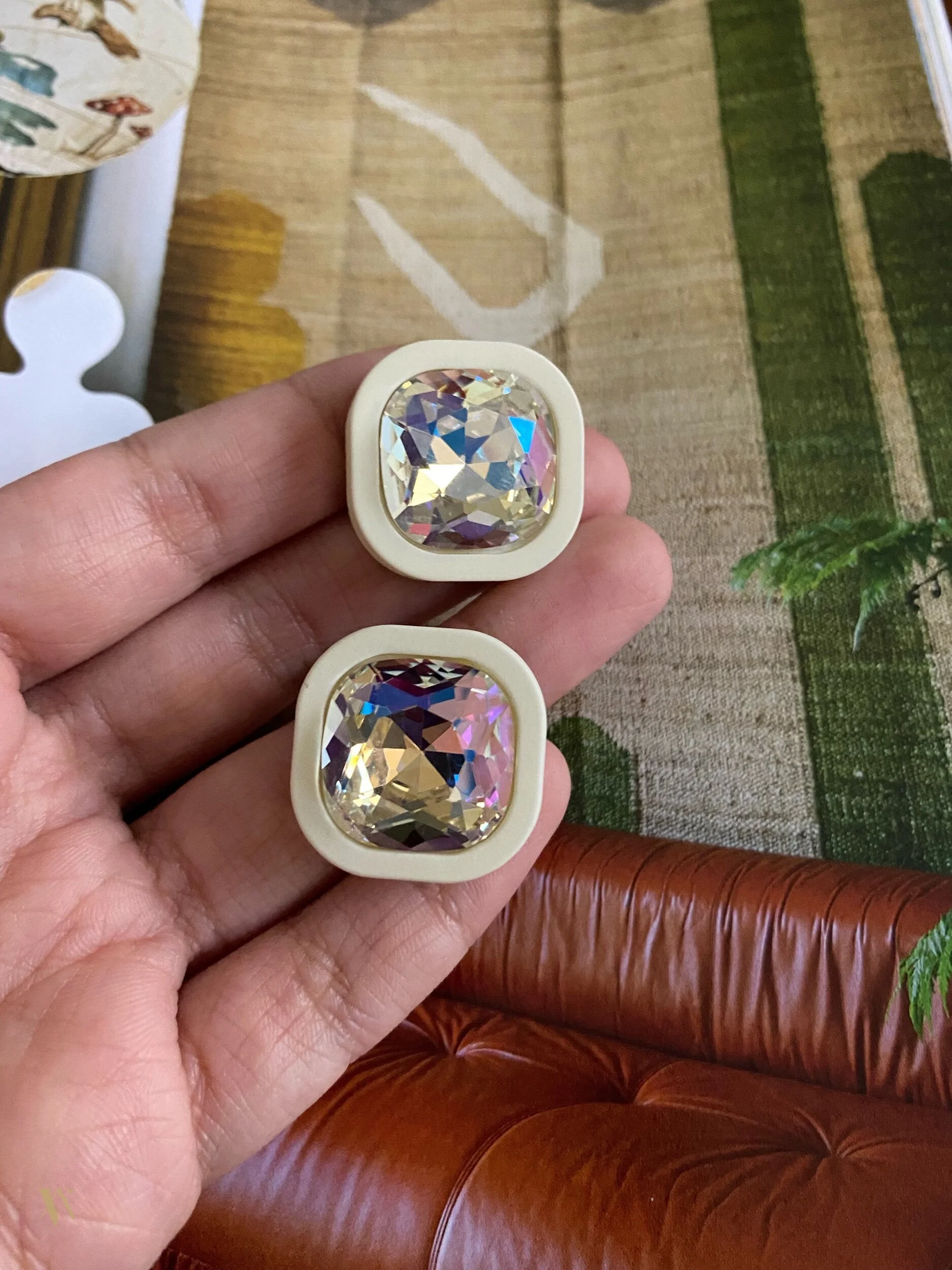 7CFC4BDD-EC44-4F2B-B593-F246A8CA37BF