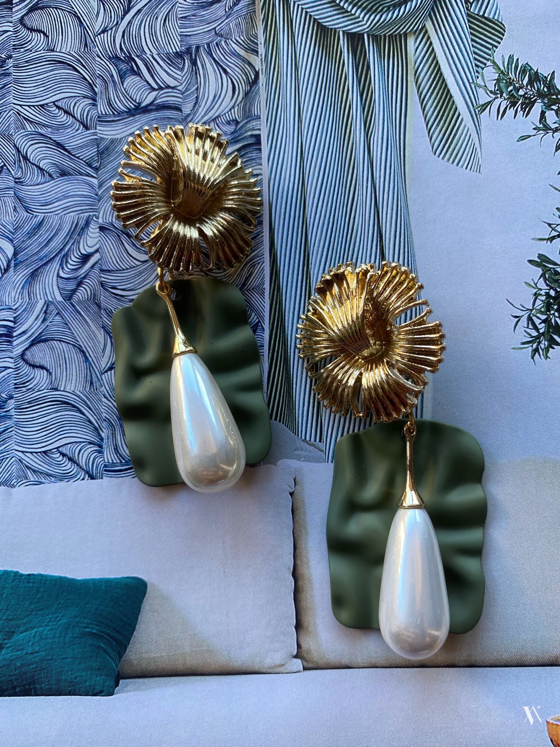 6F5CBD77-6EEE-408A-8CE1-C67981C4F707