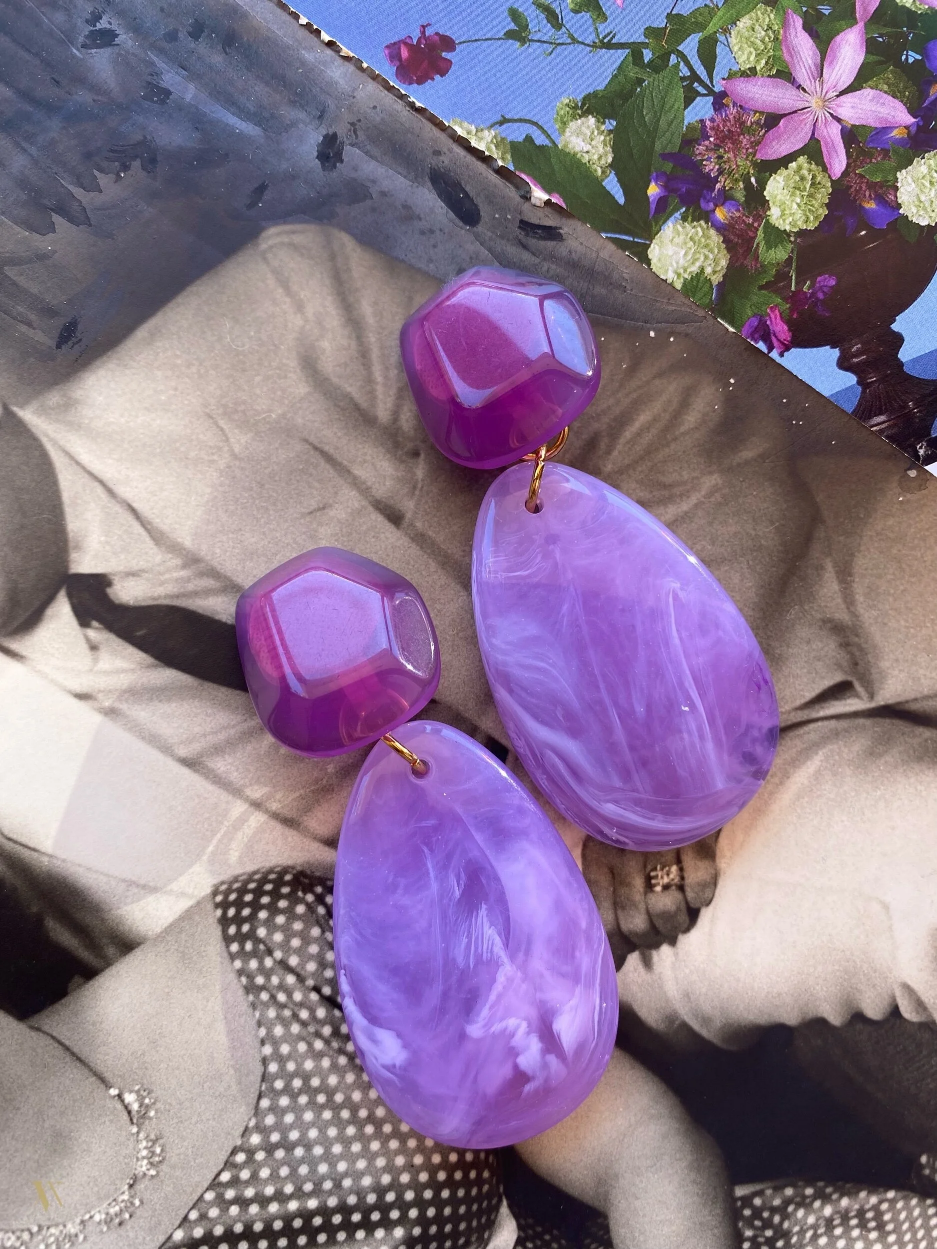 CE81EE11-D325-4F53-AD11-7CE849C69B48