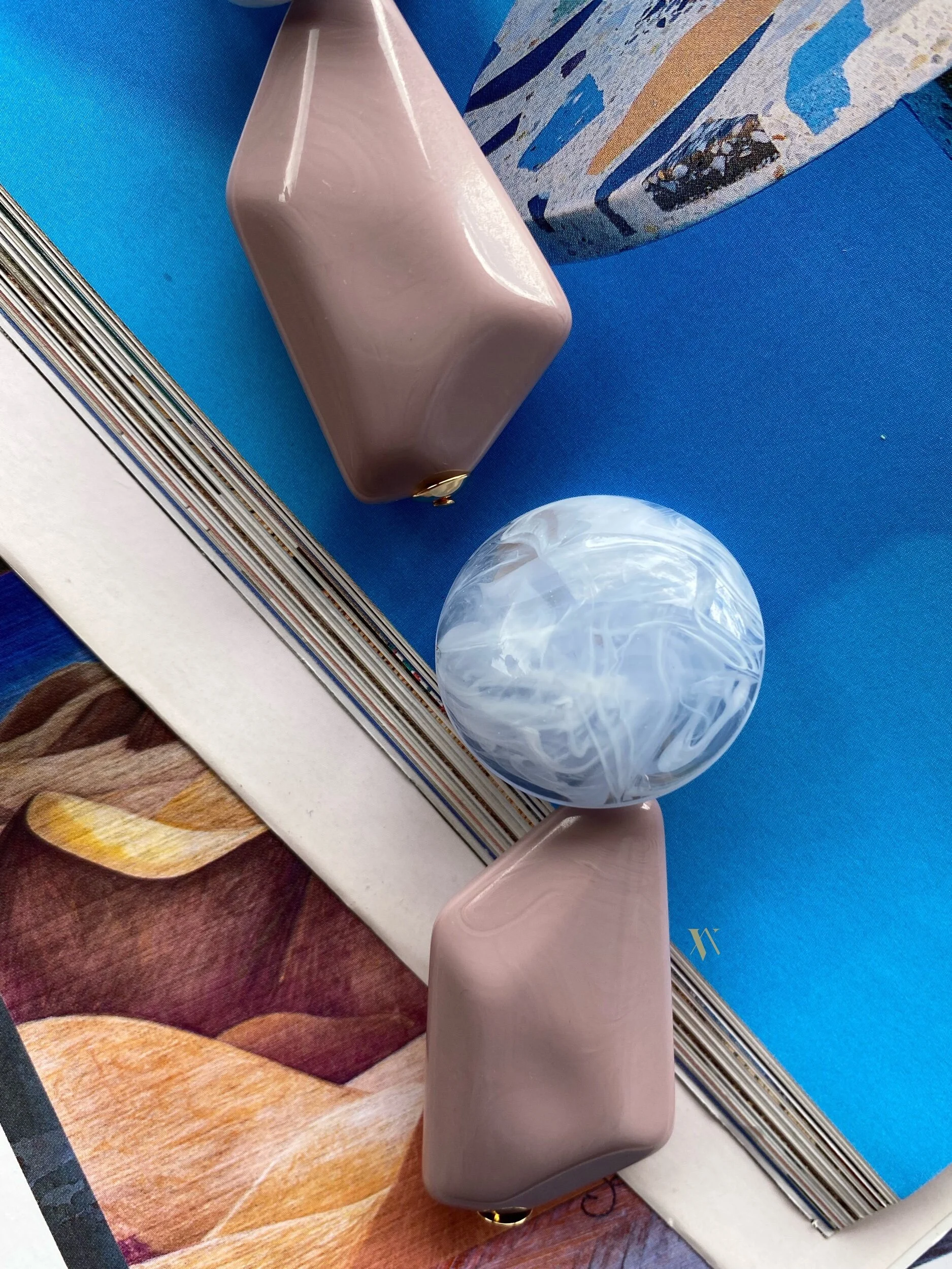 DD8107E9-06A8-4C4D-A152-924D64F01277