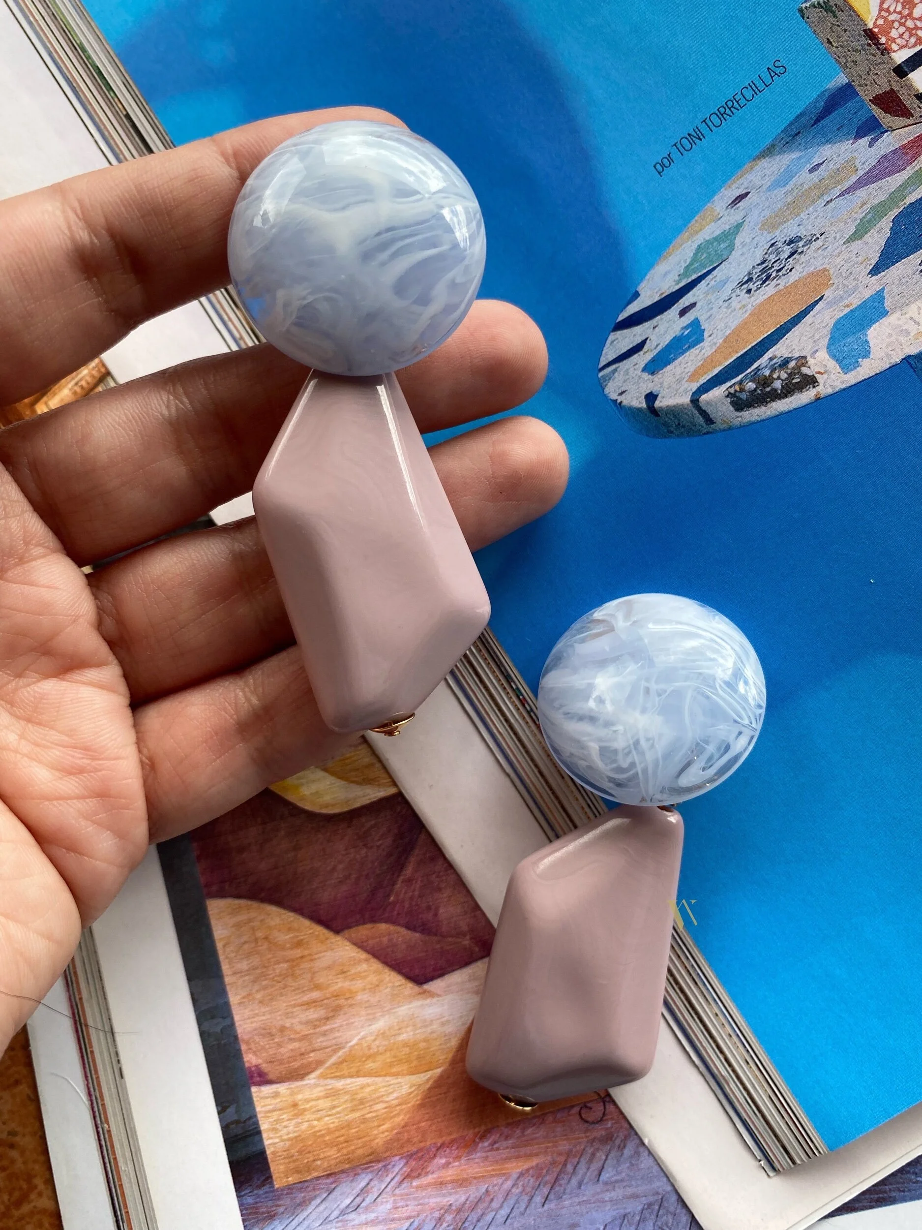 6D230EB5-EB72-478B-8670-F65F5A3294FC