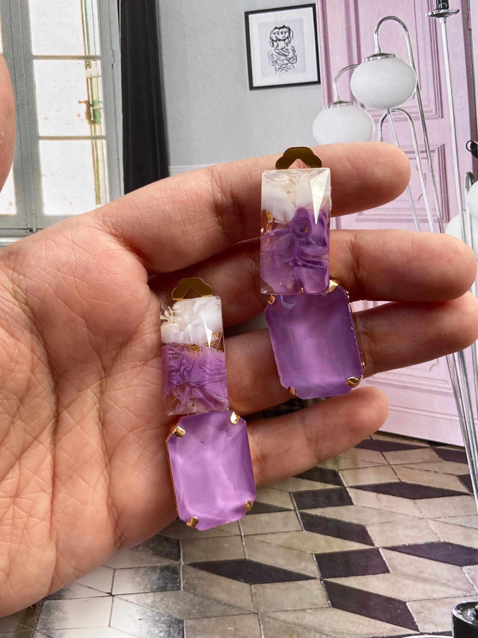 E560EF35-8580-4CBC-A281-8ECE7959EA44