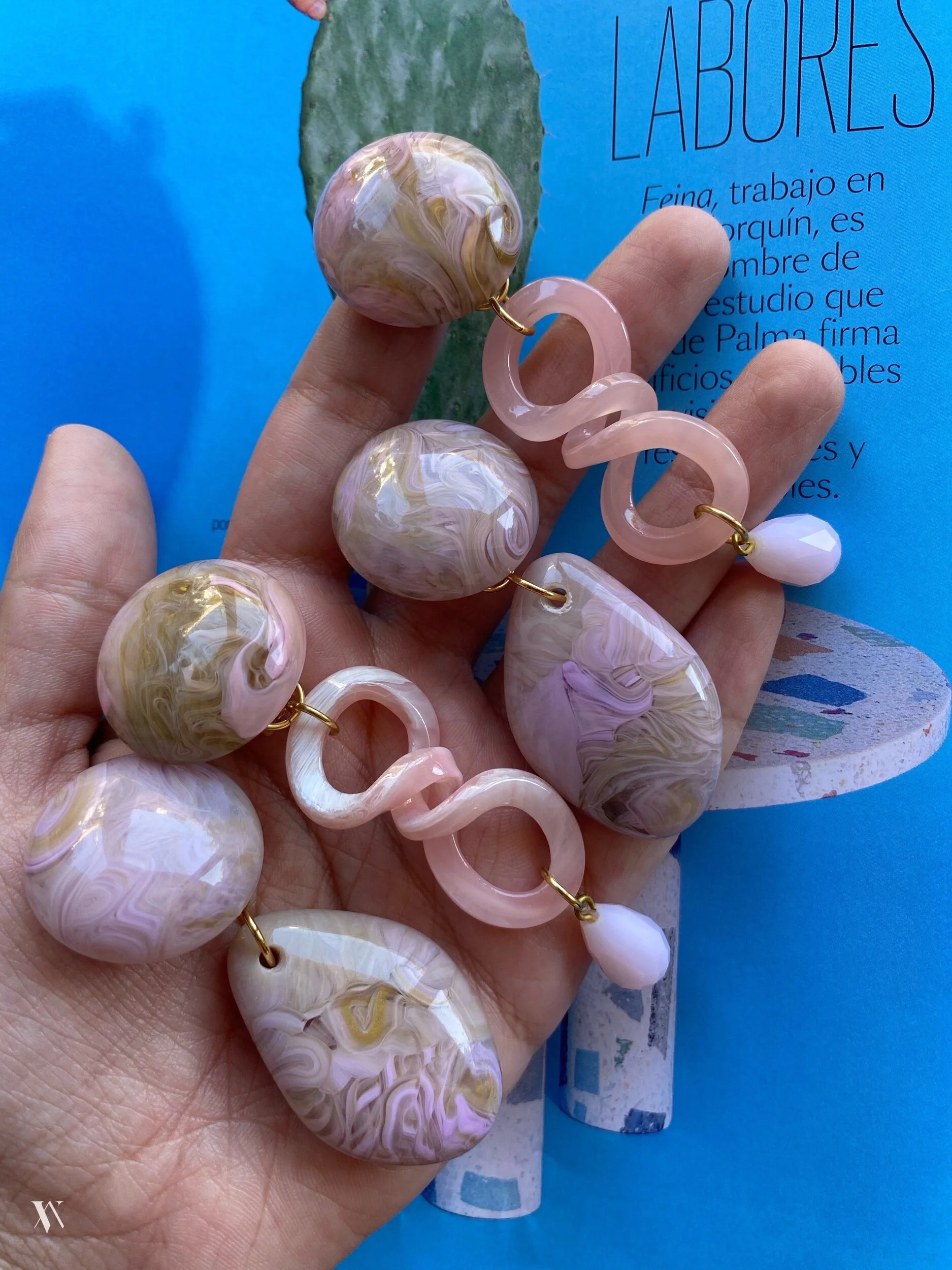 B849C319-8F79-4957-A2EB-CD8A53E77179