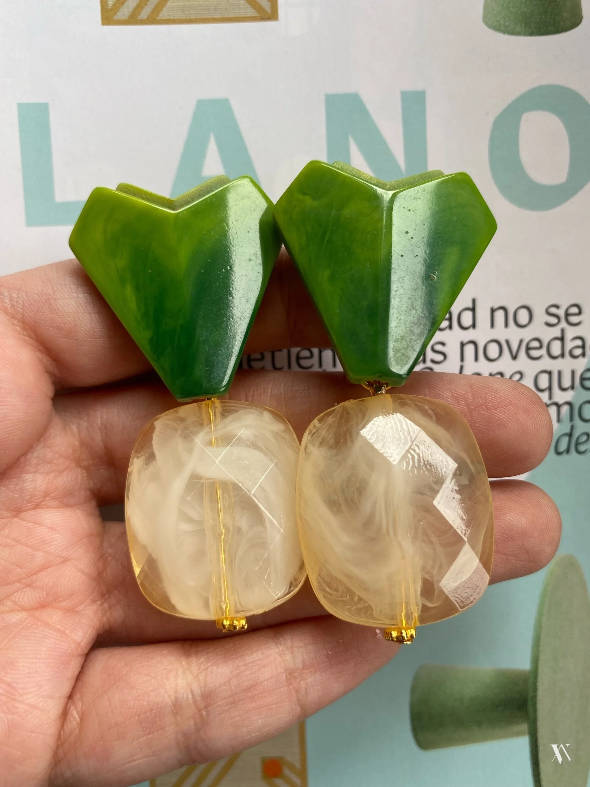 CE957252-A454-44D3-9DB7-9EC1F6D9D867