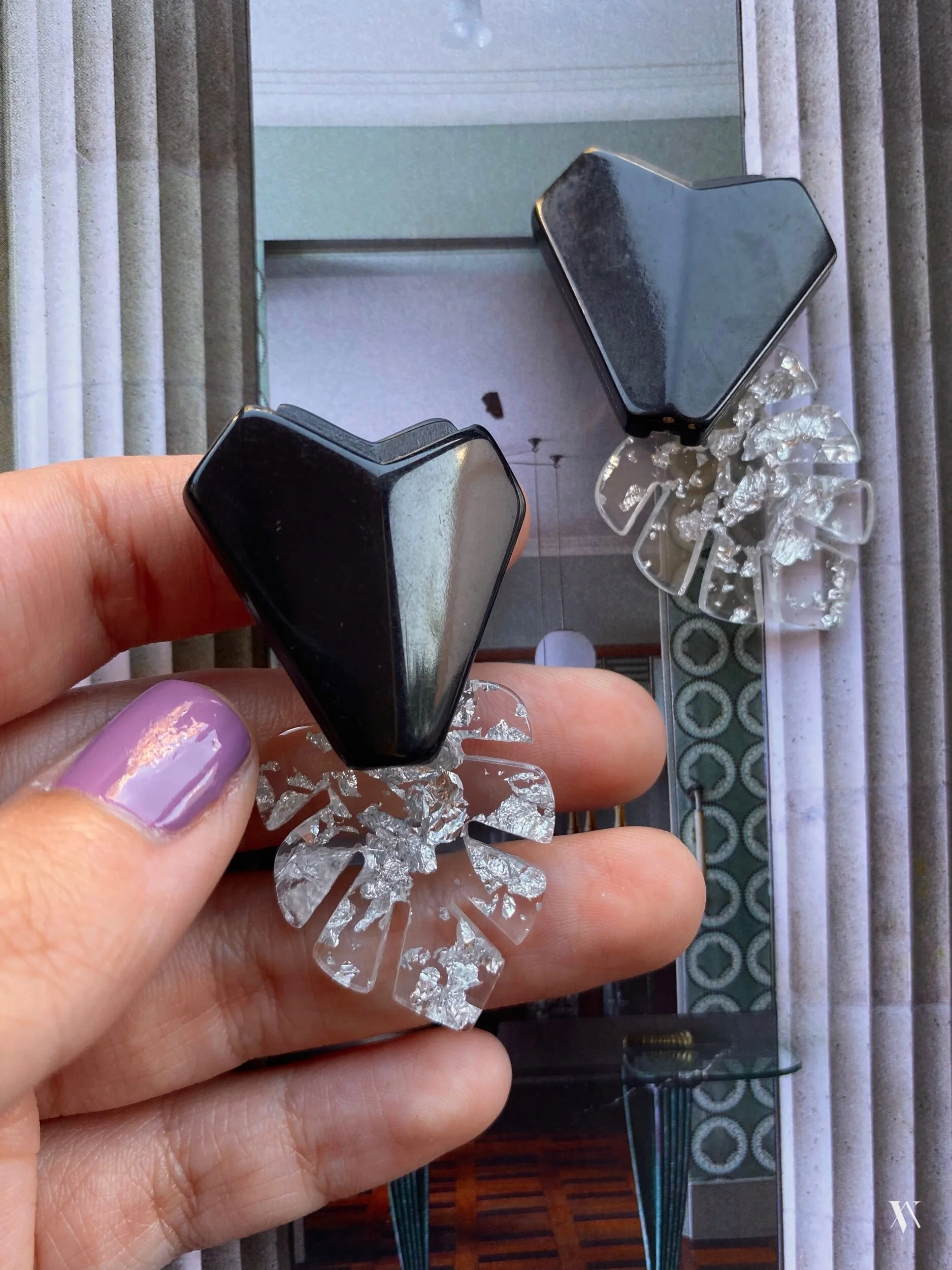 B5783D43-9FA1-4D24-AFC3-9EF1AE828234