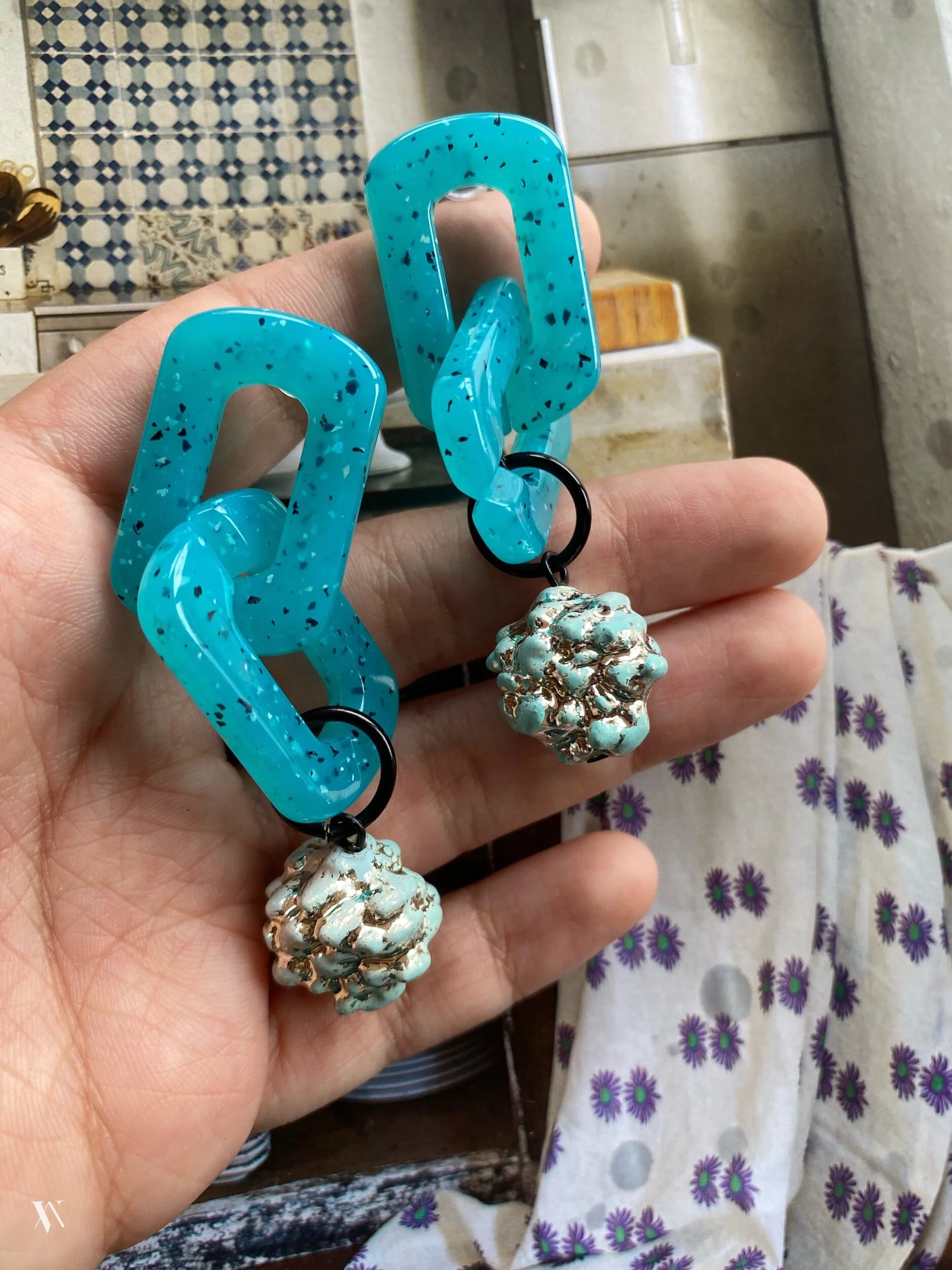 C07BF51B-4C0B-445E-BEAF-4A7E603EF433