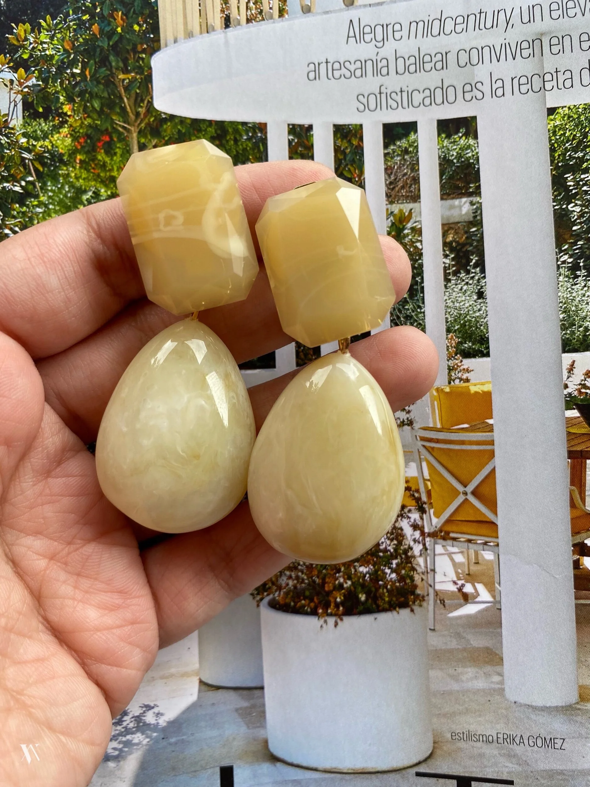 B5627DC1-2483-4340-B863-DFEA78AB5214