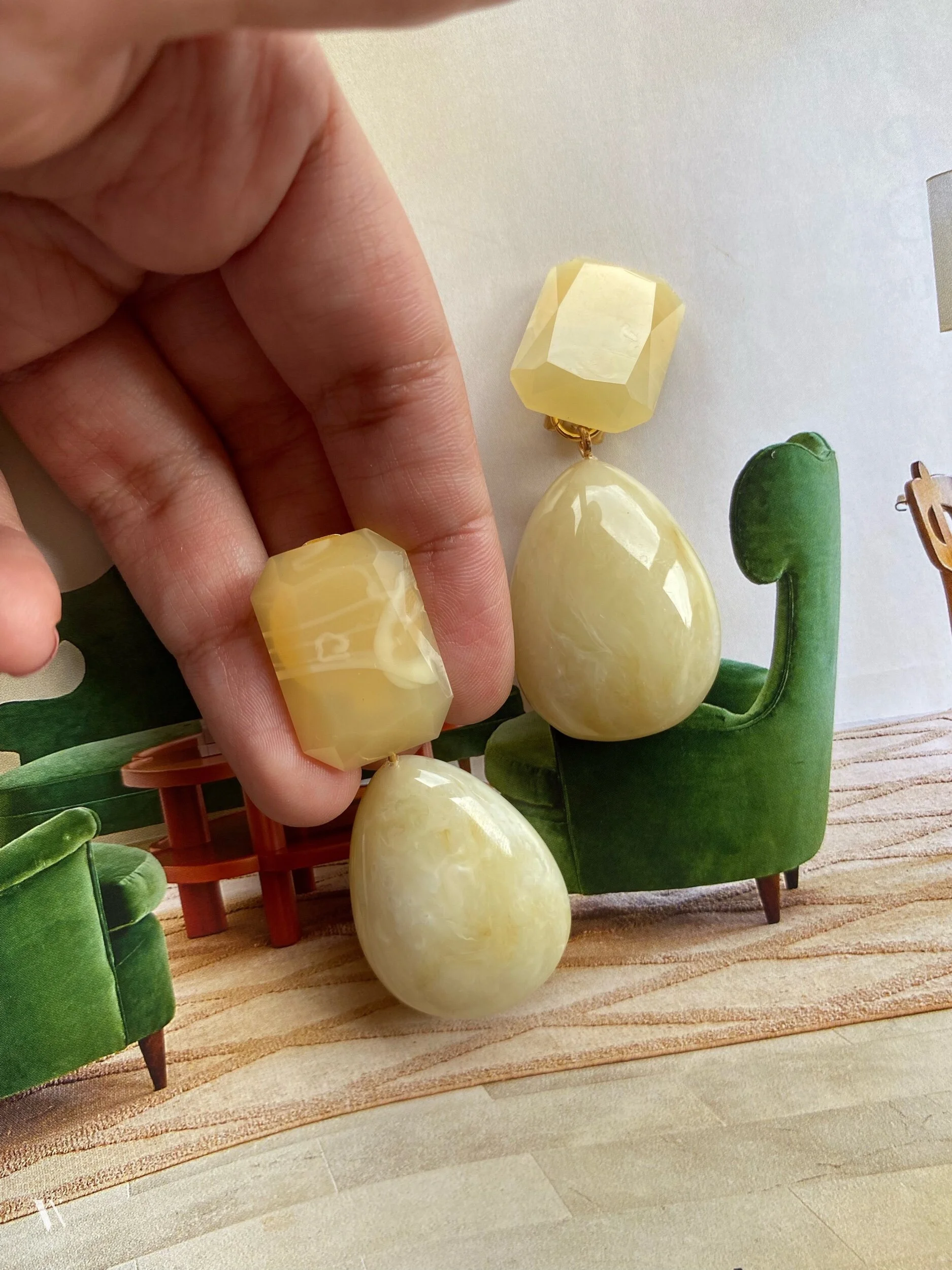 13CBBD39-F5E8-4471-AB5B-0072E3910F38