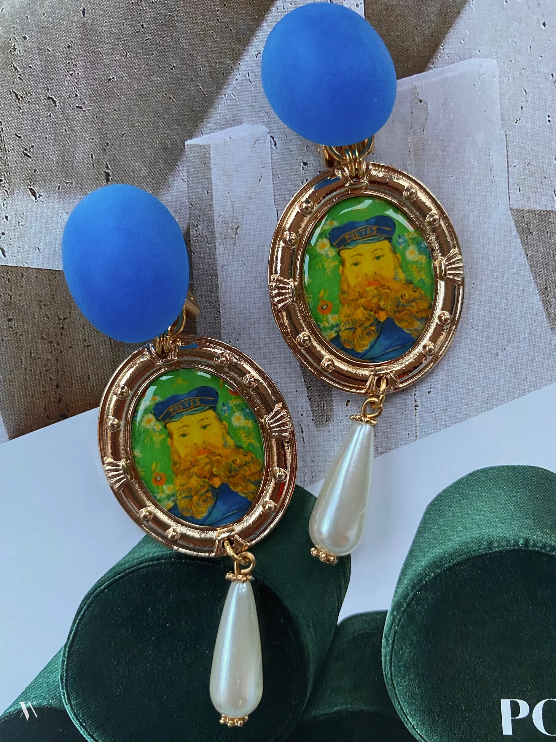 ED9B3EC4-46C5-4674-AAD5-2E34754B060C