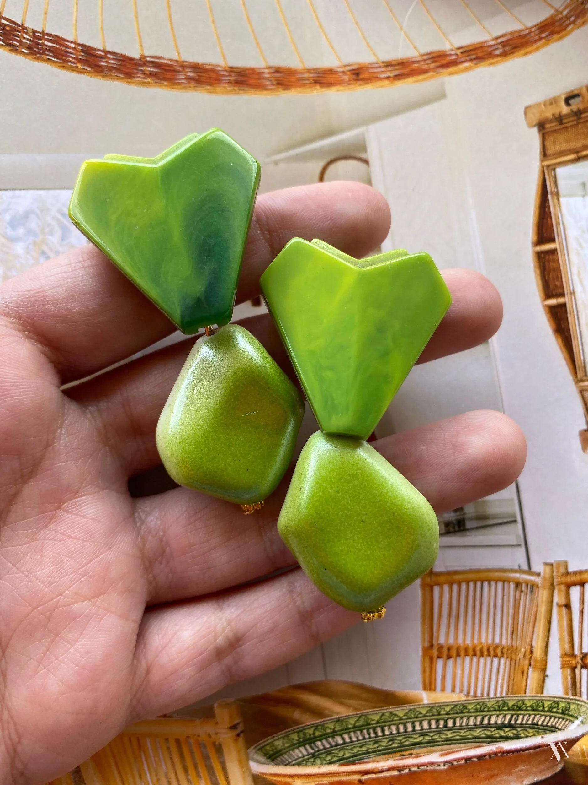 84B75DD2-CF97-4D79-B130-99D62BB6F8DF