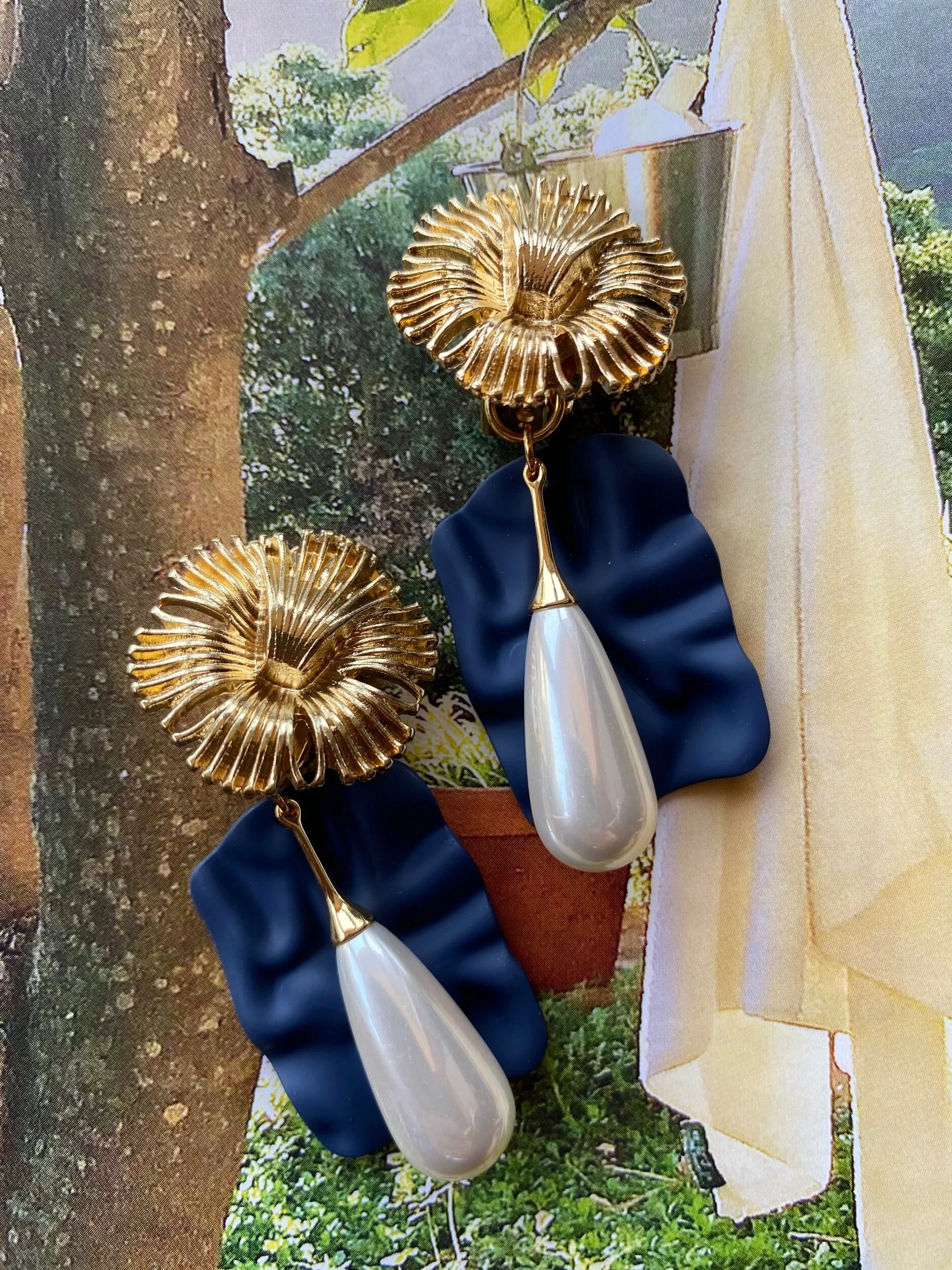 EB98CF1F-1D2E-43CF-977F-A5098A855B49