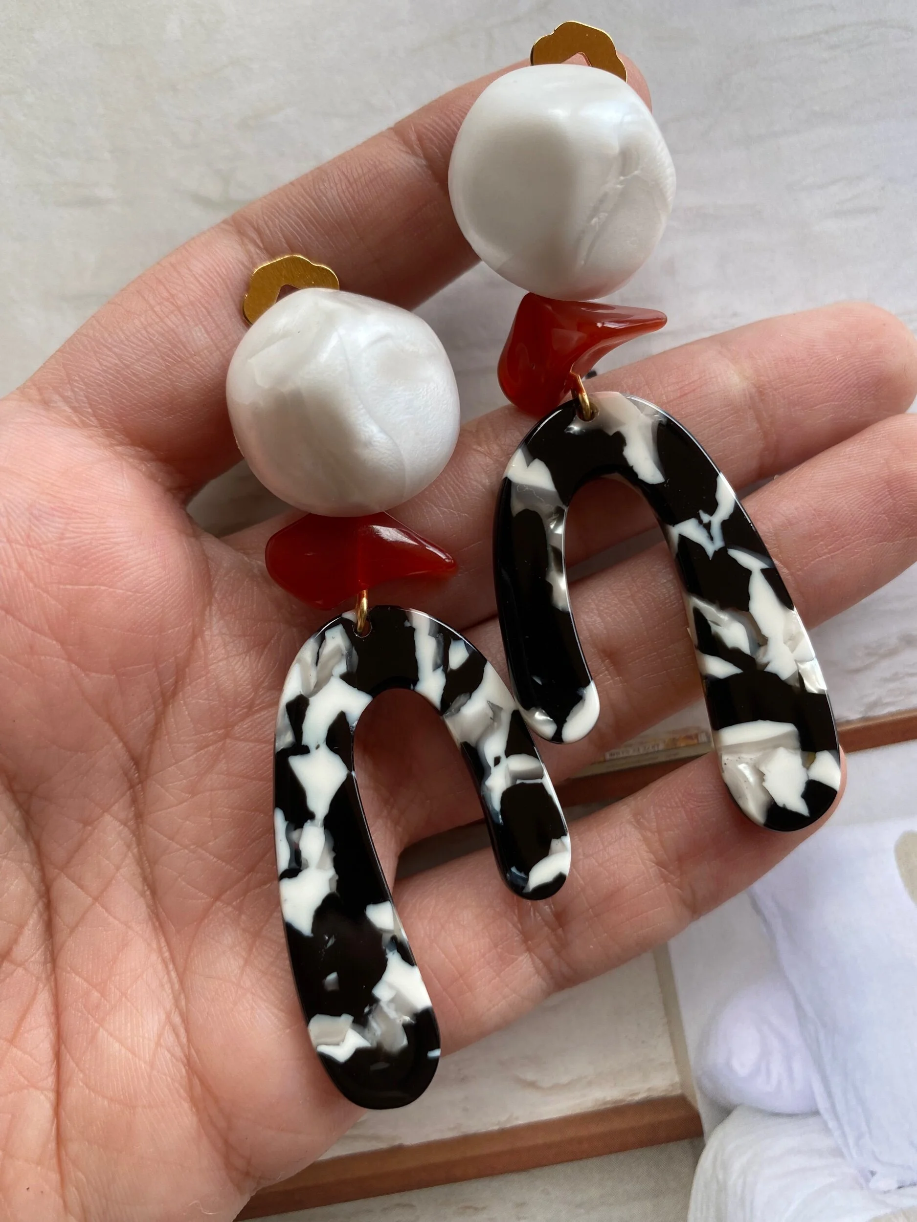 B5EAC00B-78B5-4D74-82D0-325E5059E758