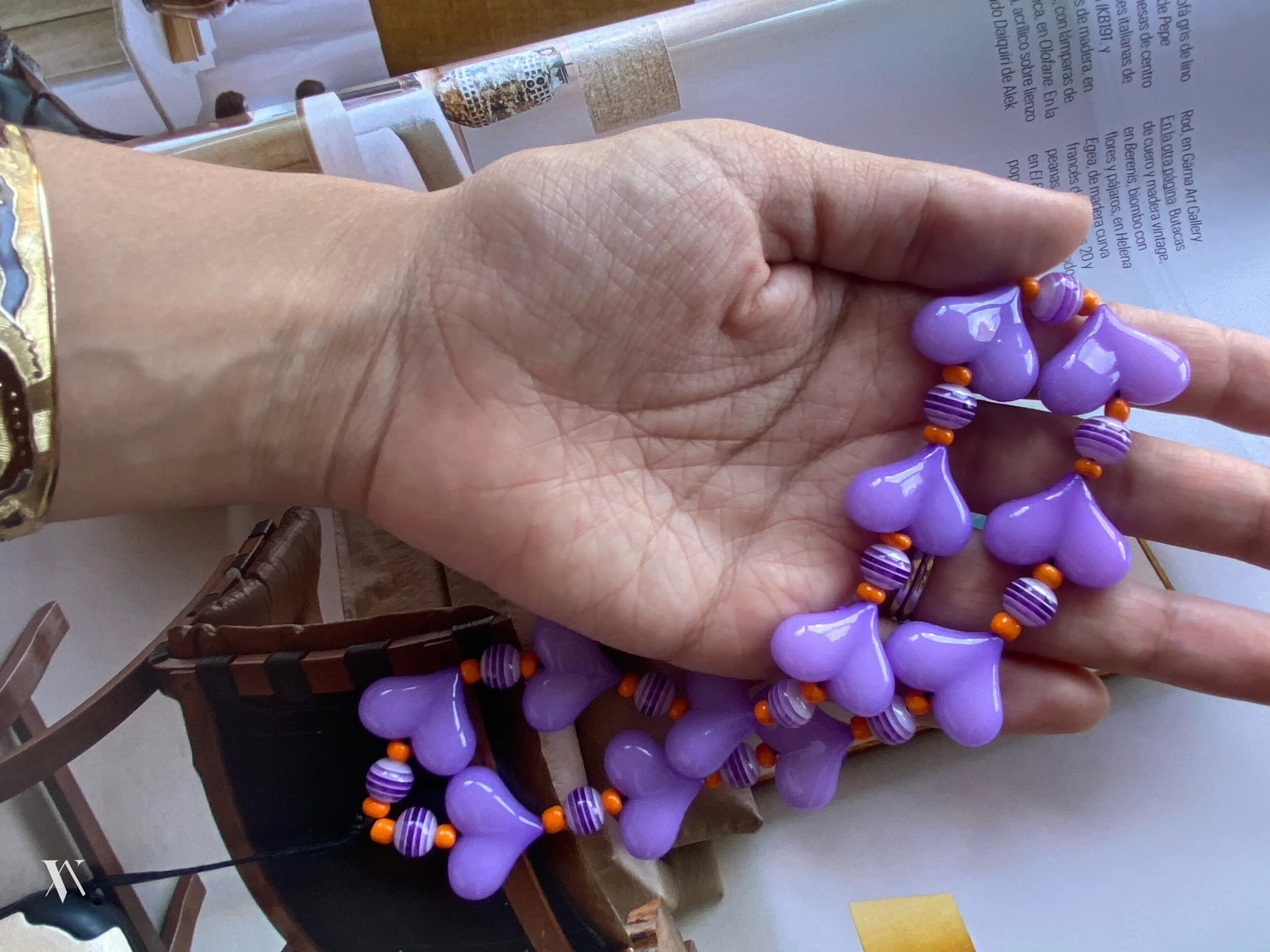 542E7B12-5C81-4209-8D7E-FC13F91AC64D