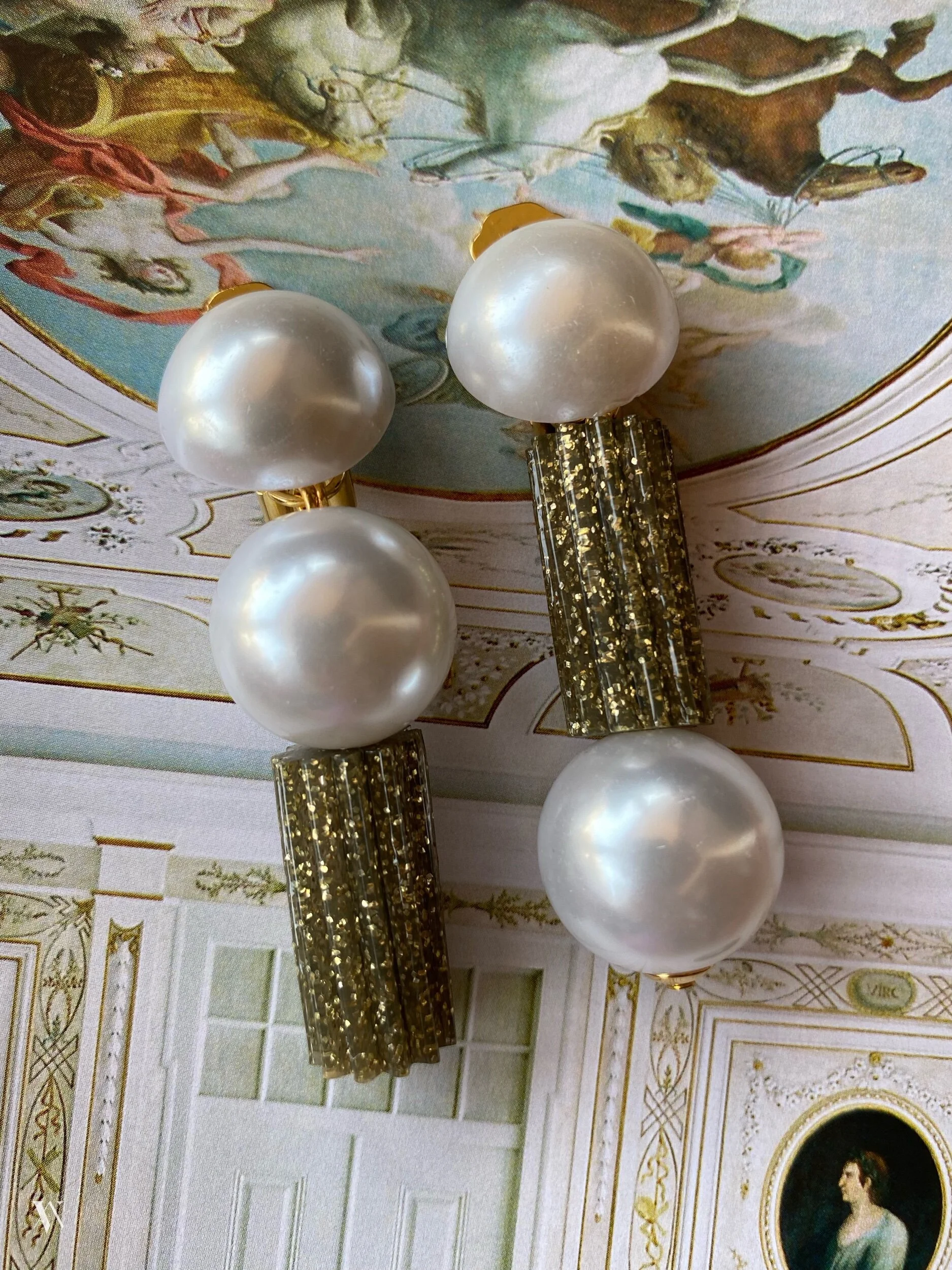 7A7676A3-520E-4B6E-B433-DBF9DD5C66C9