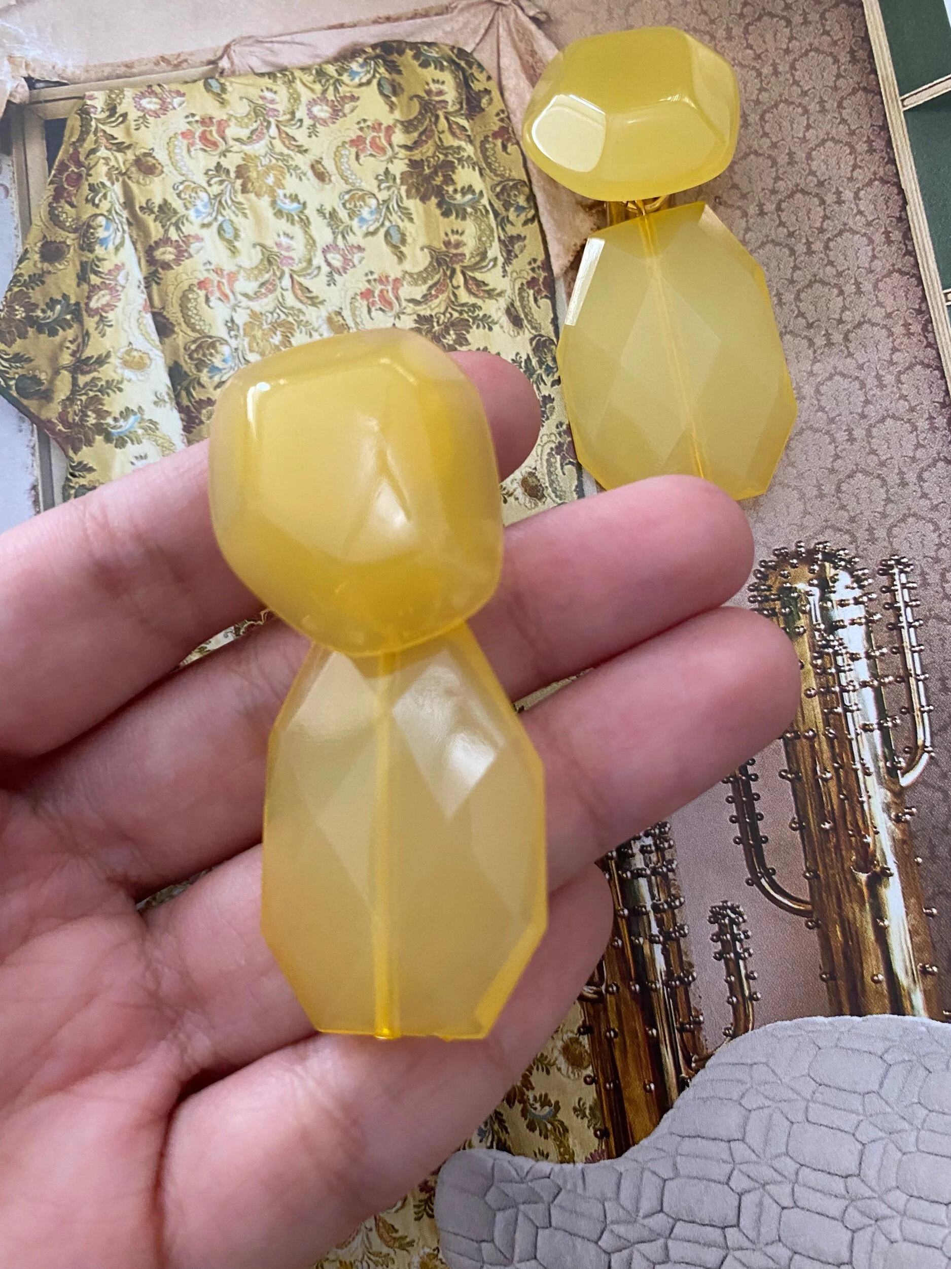 EC048FFC-F60E-4251-B1BC-8515A6496F58