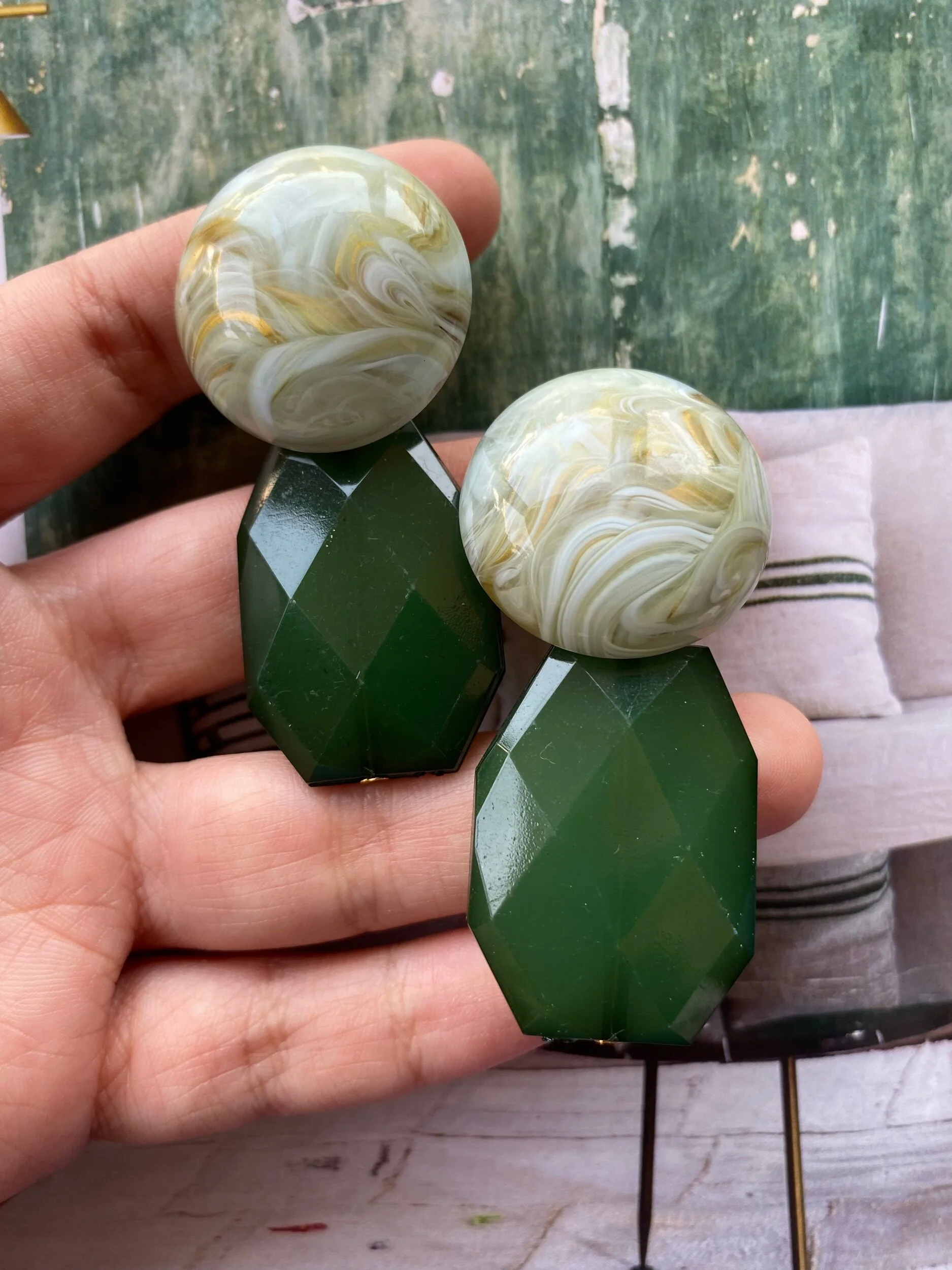 4A1FEABB-555A-476E-A4C7-F8AF9F44186C