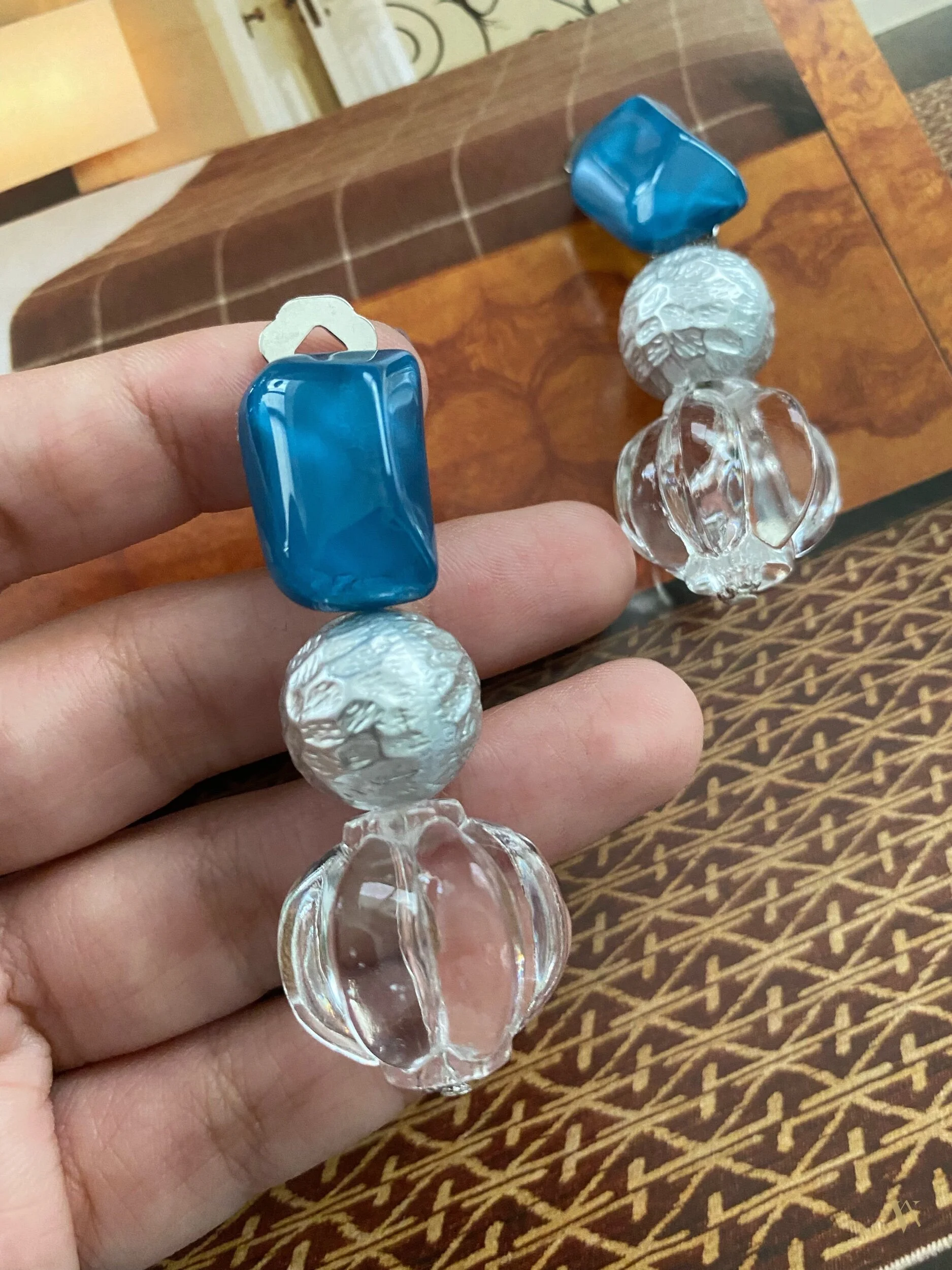 B9E1A7AA-7C80-48E8-964C-6CC4DA7D9390