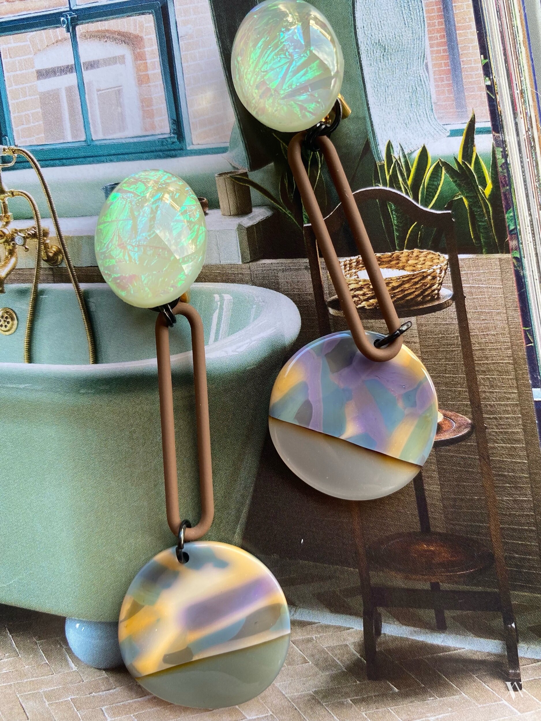 9899842D-D5F7-40F4-B77F-37CECAD1746F