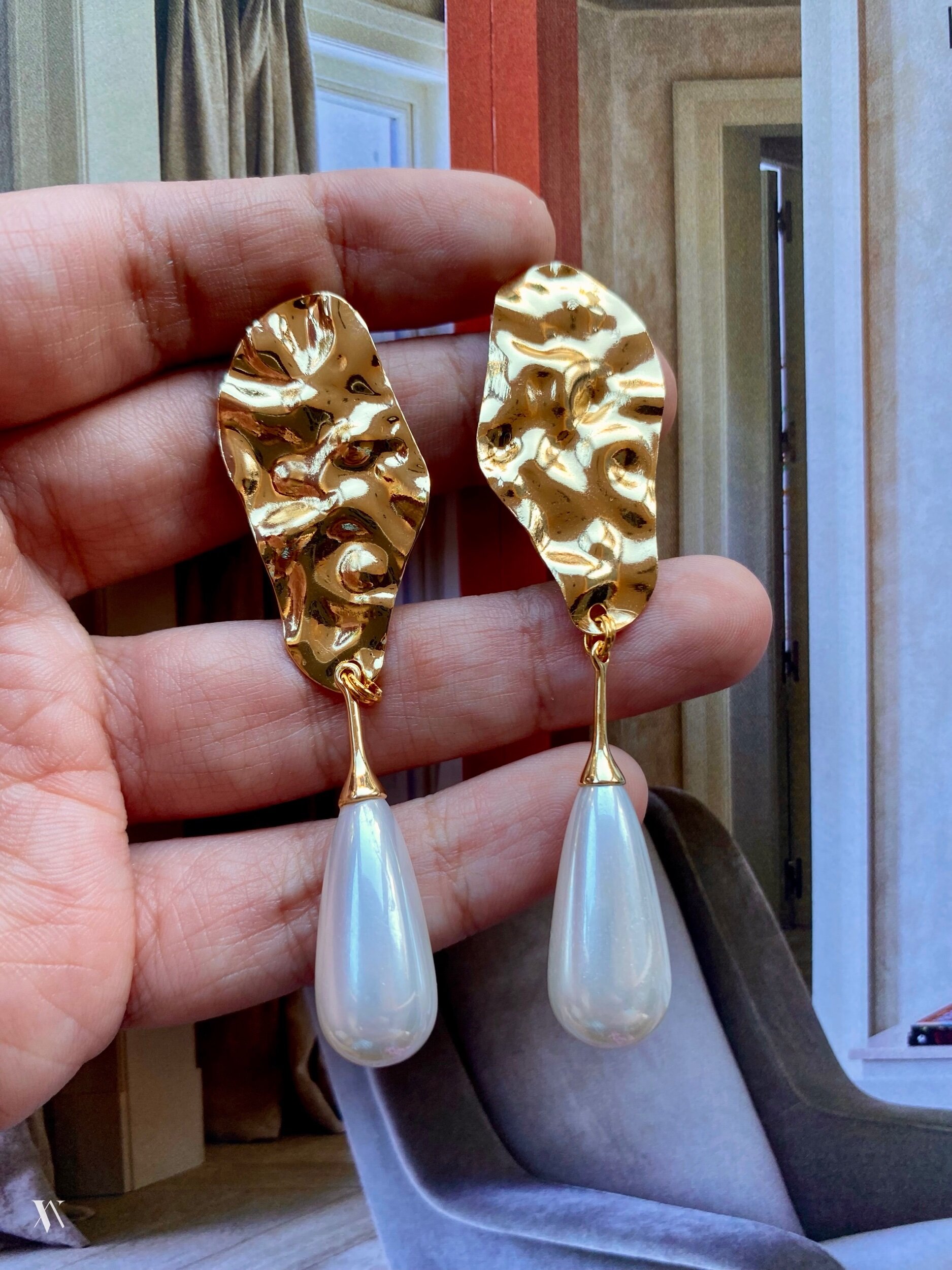 D9A7B3E3-EDA3-4109-9A41-1B8BDC4FB463