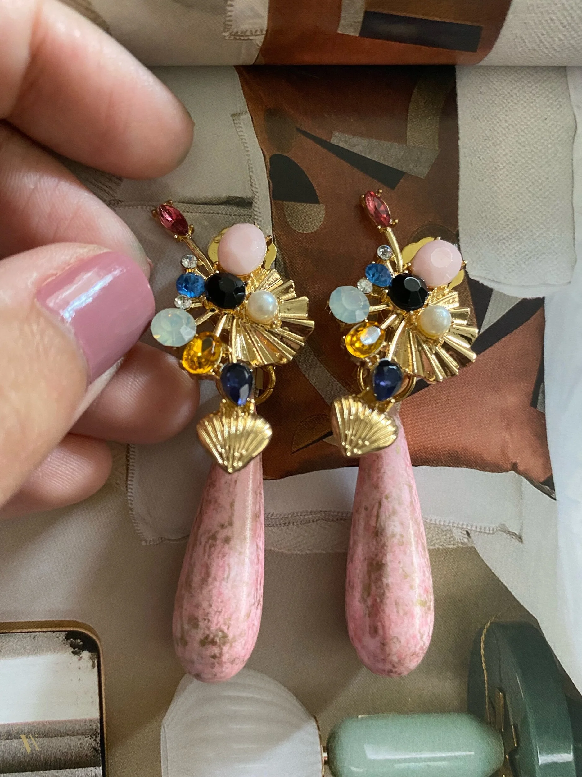 6F1ABE7B-8516-4397-AB43-BAB6261DF3E5