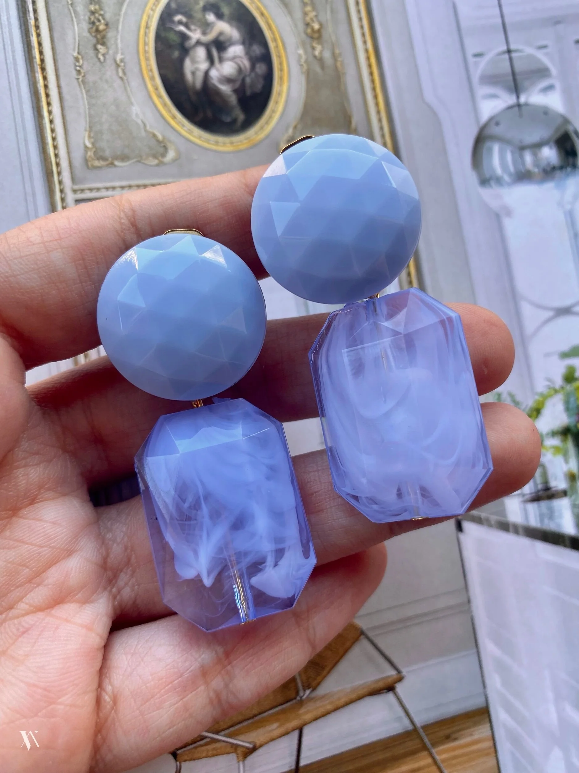 C8148967-55A6-48B3-96AB-DC59F2A56D2F