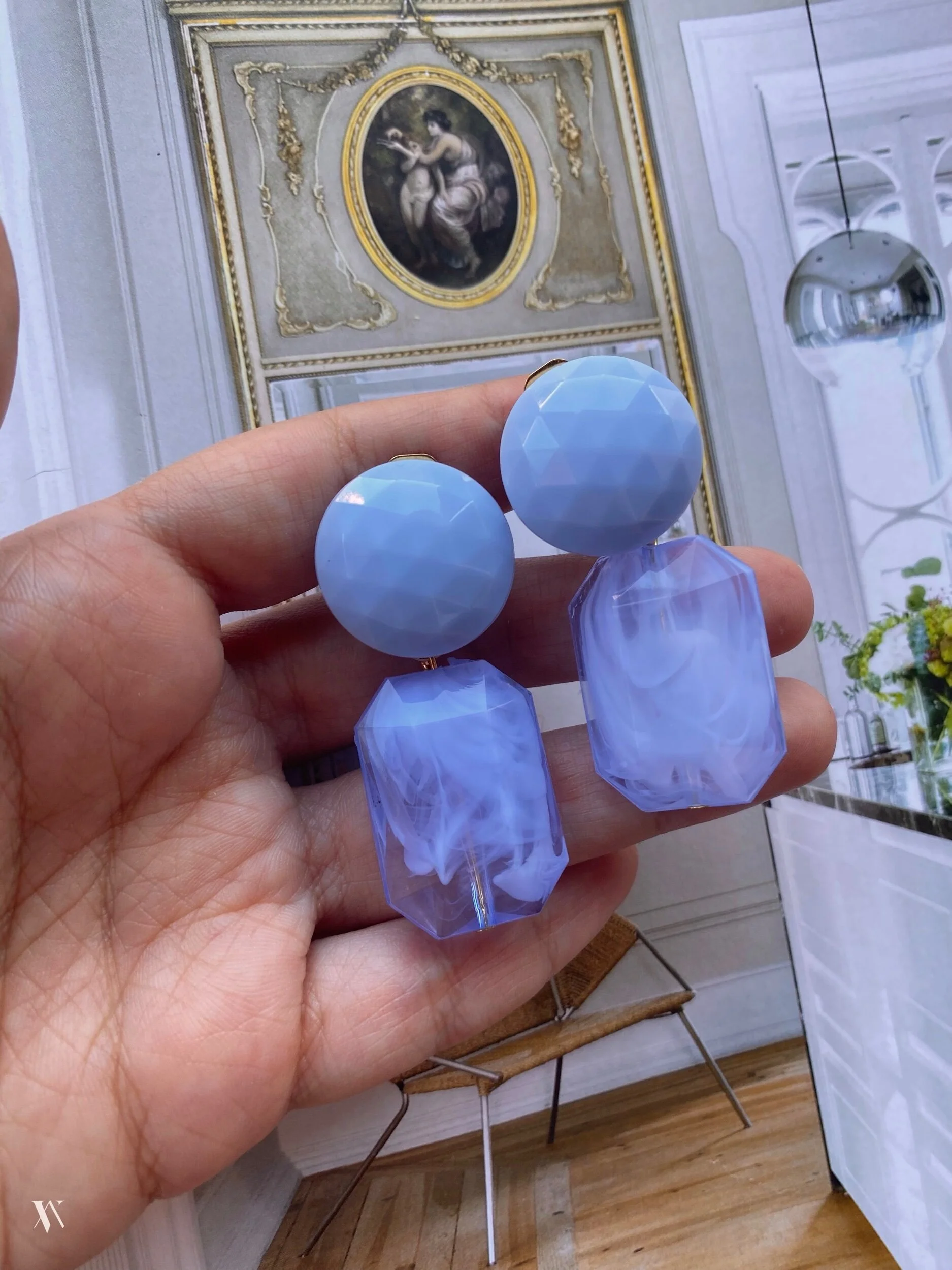 D0331D64-2EB3-4E2A-AD69-40895B750812