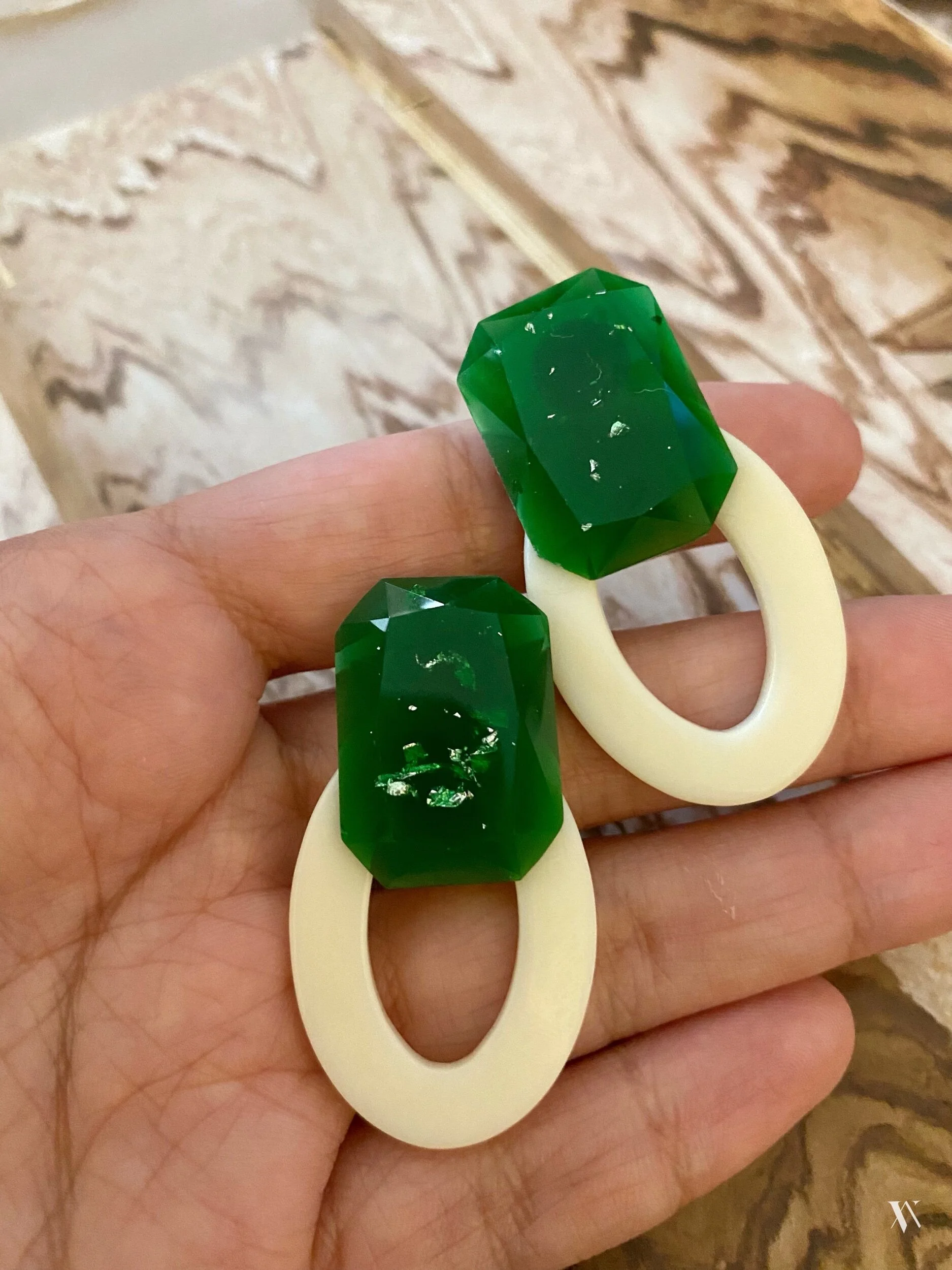 98B863EB-8580-42AC-B754-6D2285AEA73D