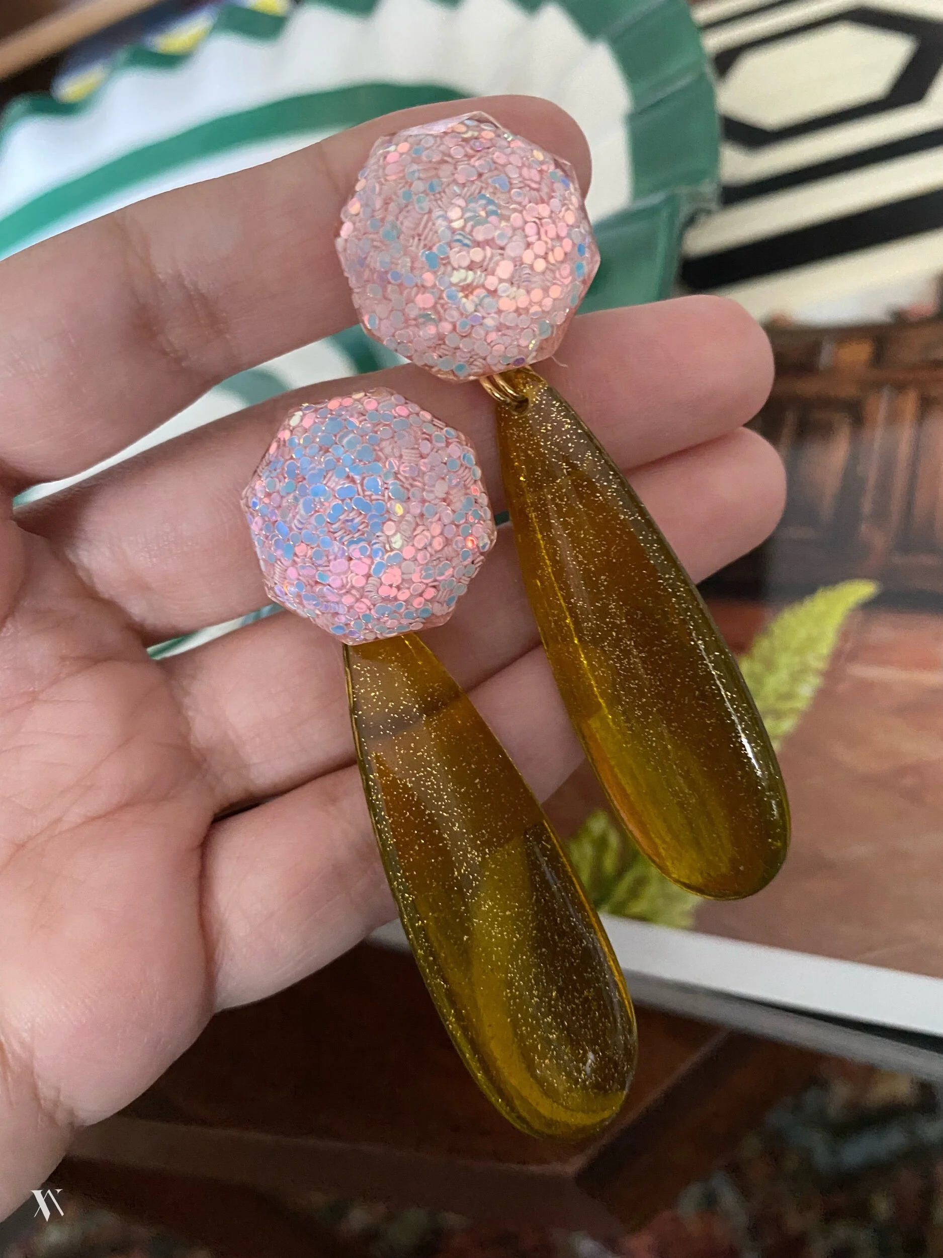 6F527D79-0366-4D6A-88E9-ED83904BFC0E