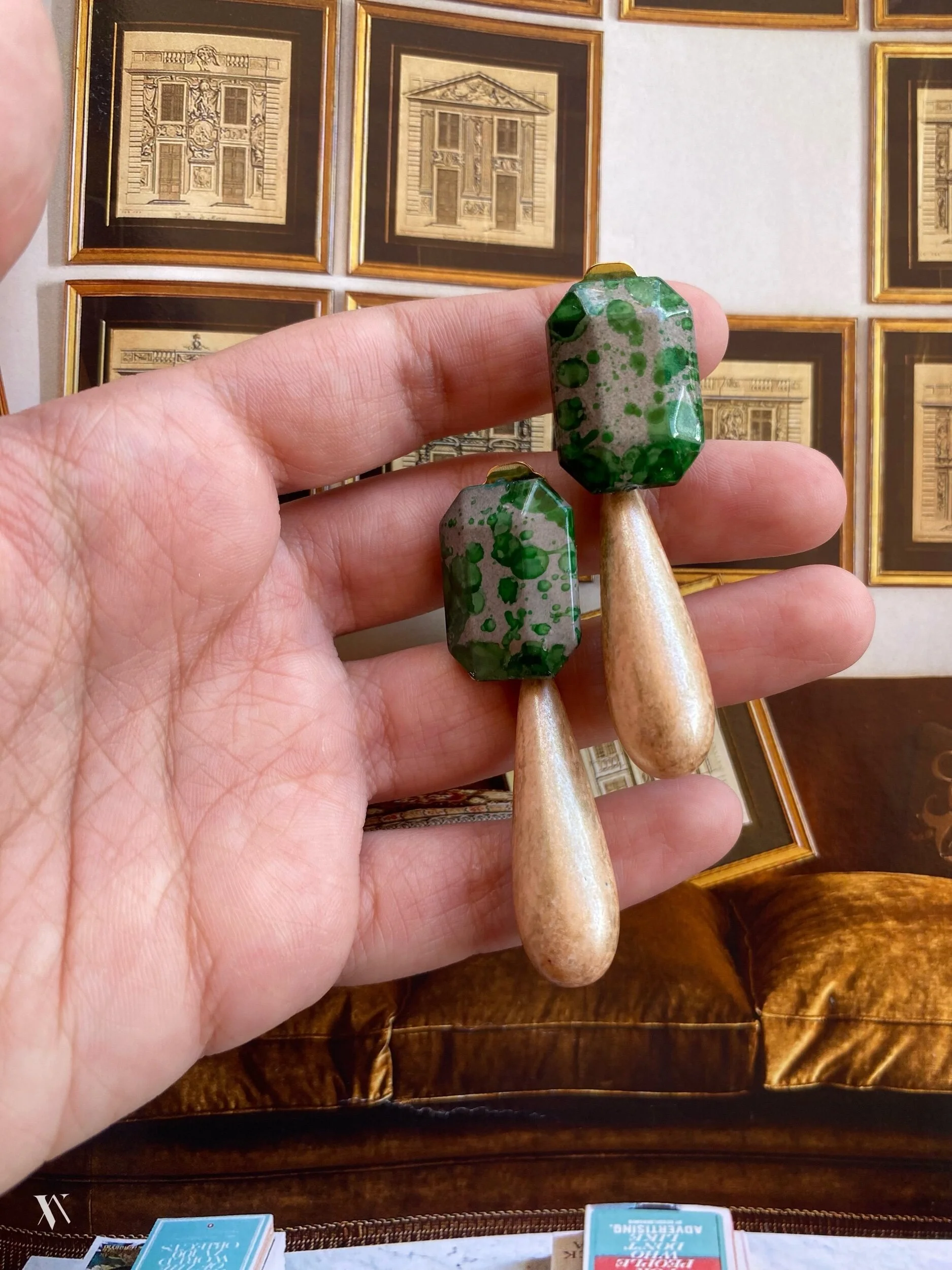 1EABD1AB-E08D-4A50-A858-398679DACE00