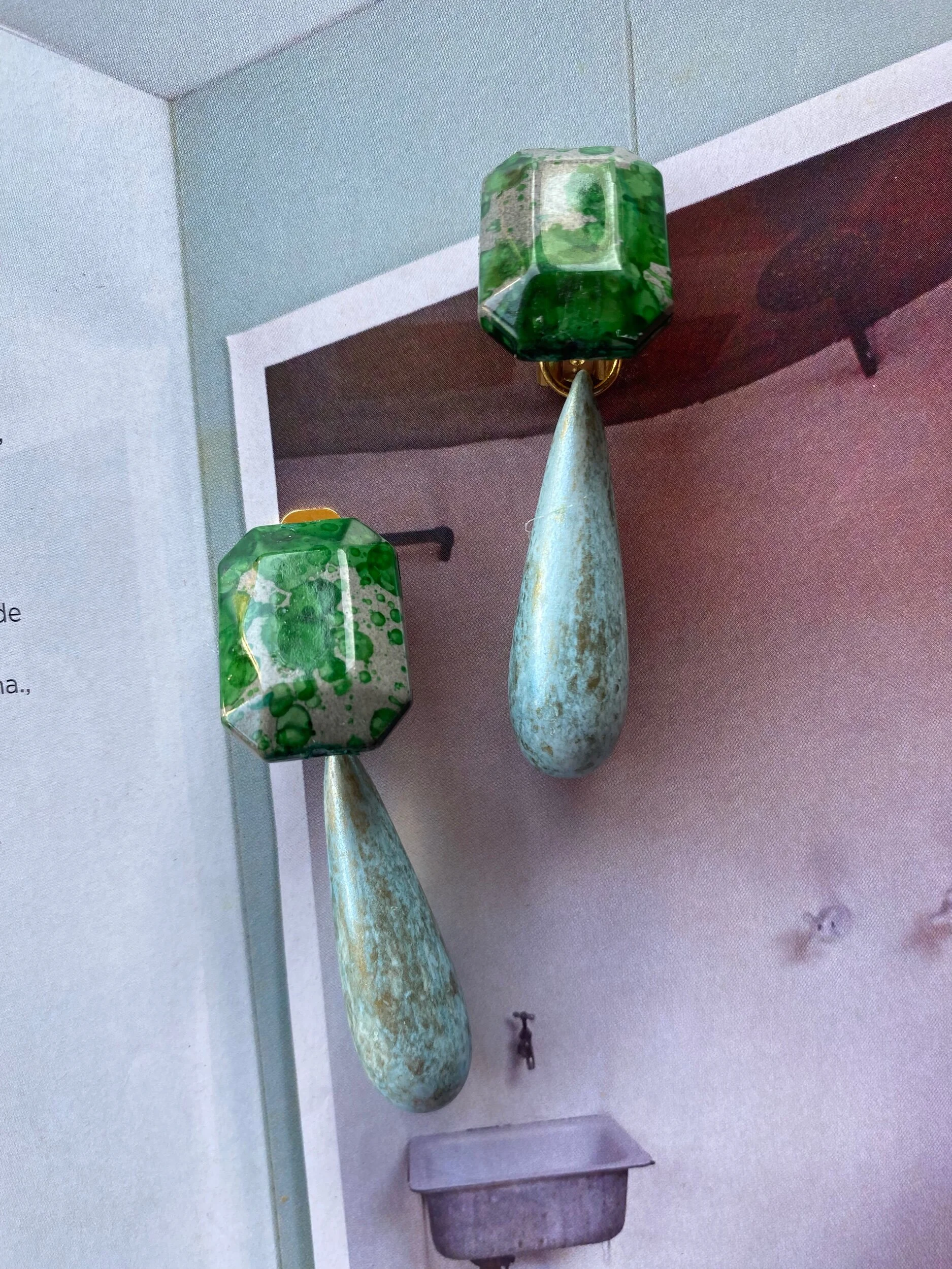 4B987BB5-4740-4BE2-AF98-593D27F6FD86