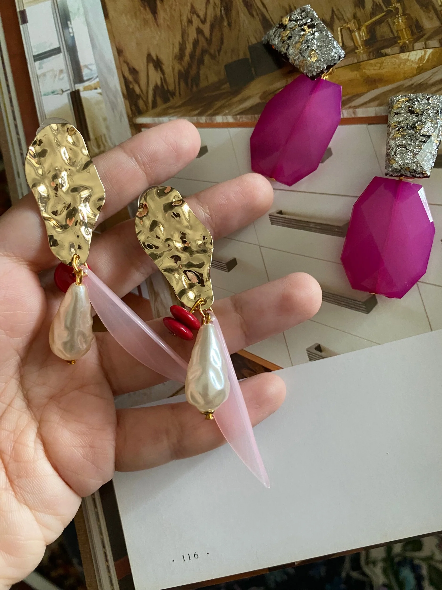 4B71C926-B391-4483-BF3F-BDA28D0D28DD