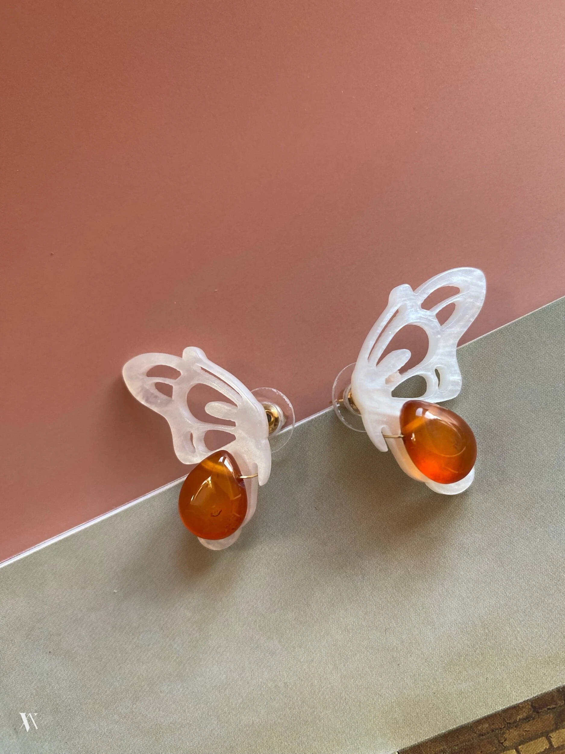 1ADC8AFC-CD26-4101-81F0-F1BFFB8E3A29