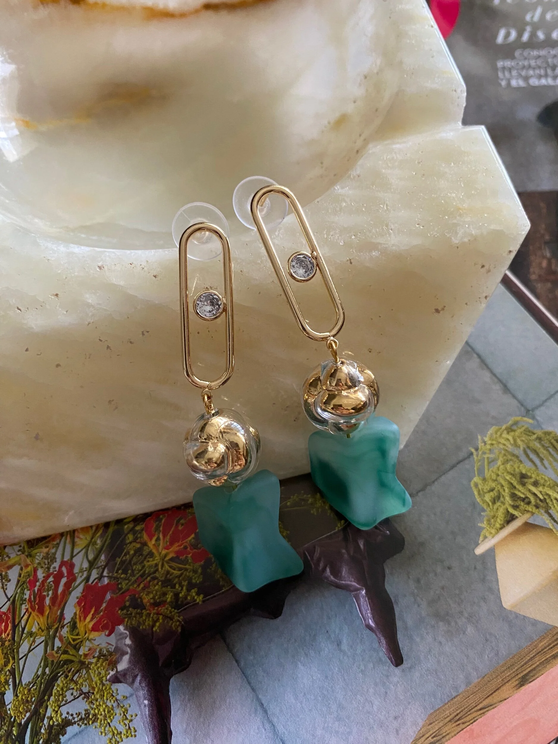 4CA40F19-01E8-49E9-822F-6BD0E04C7F3E