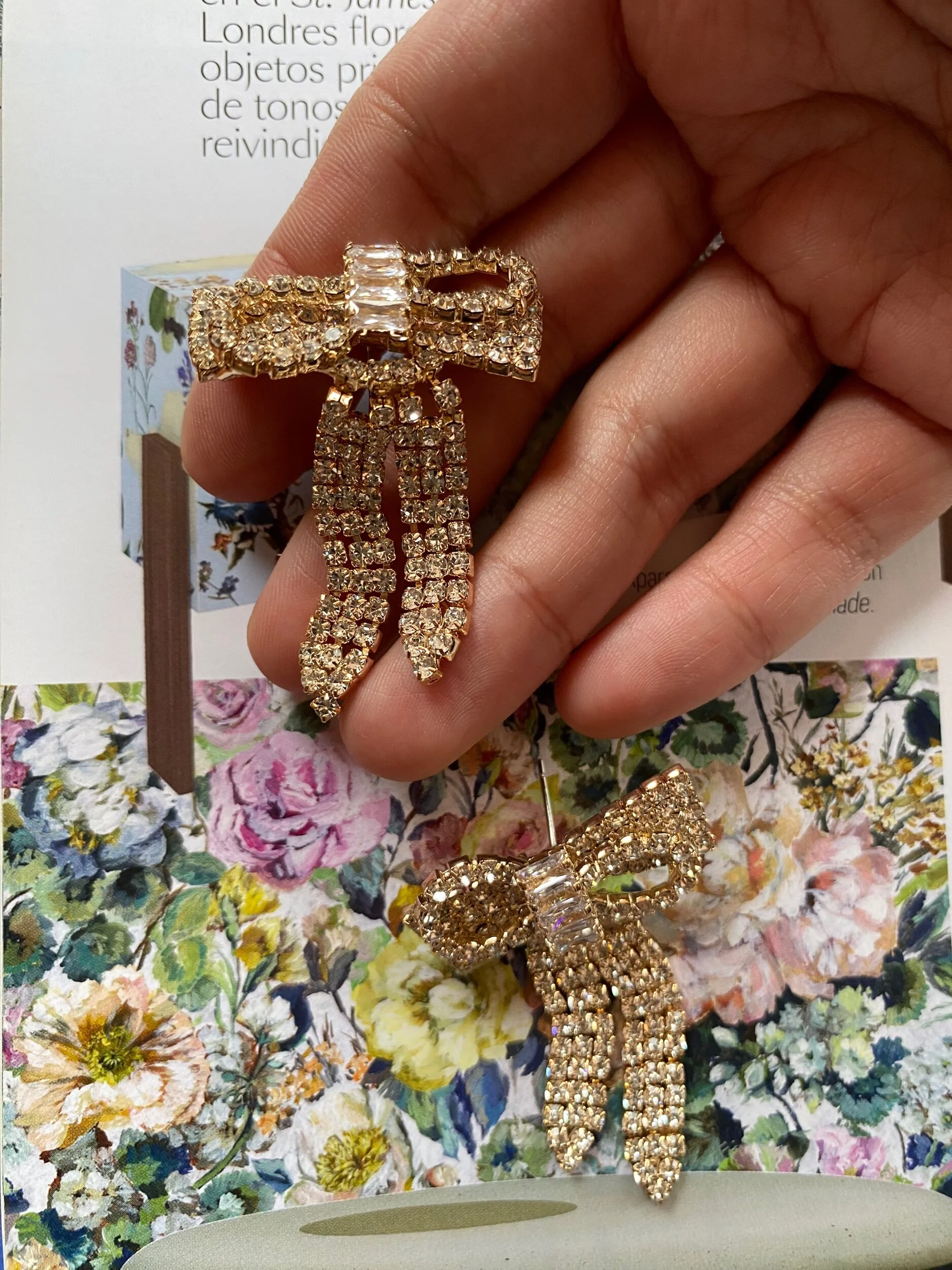 C7AB5350-C39A-4C8A-8634-3DAE9842F4E2