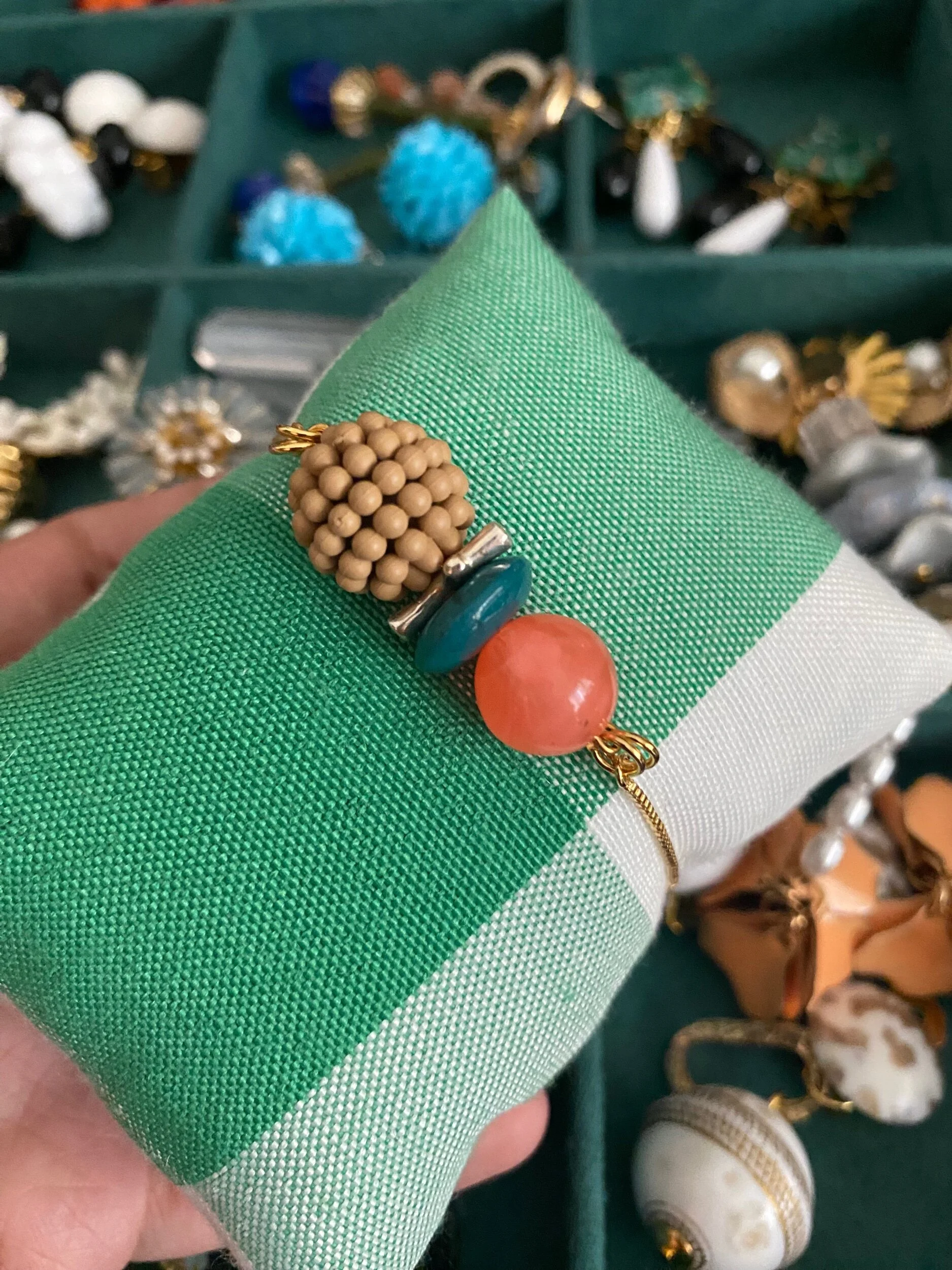 35544B5C-0C81-4FAC-B2BD-51EA172830DD