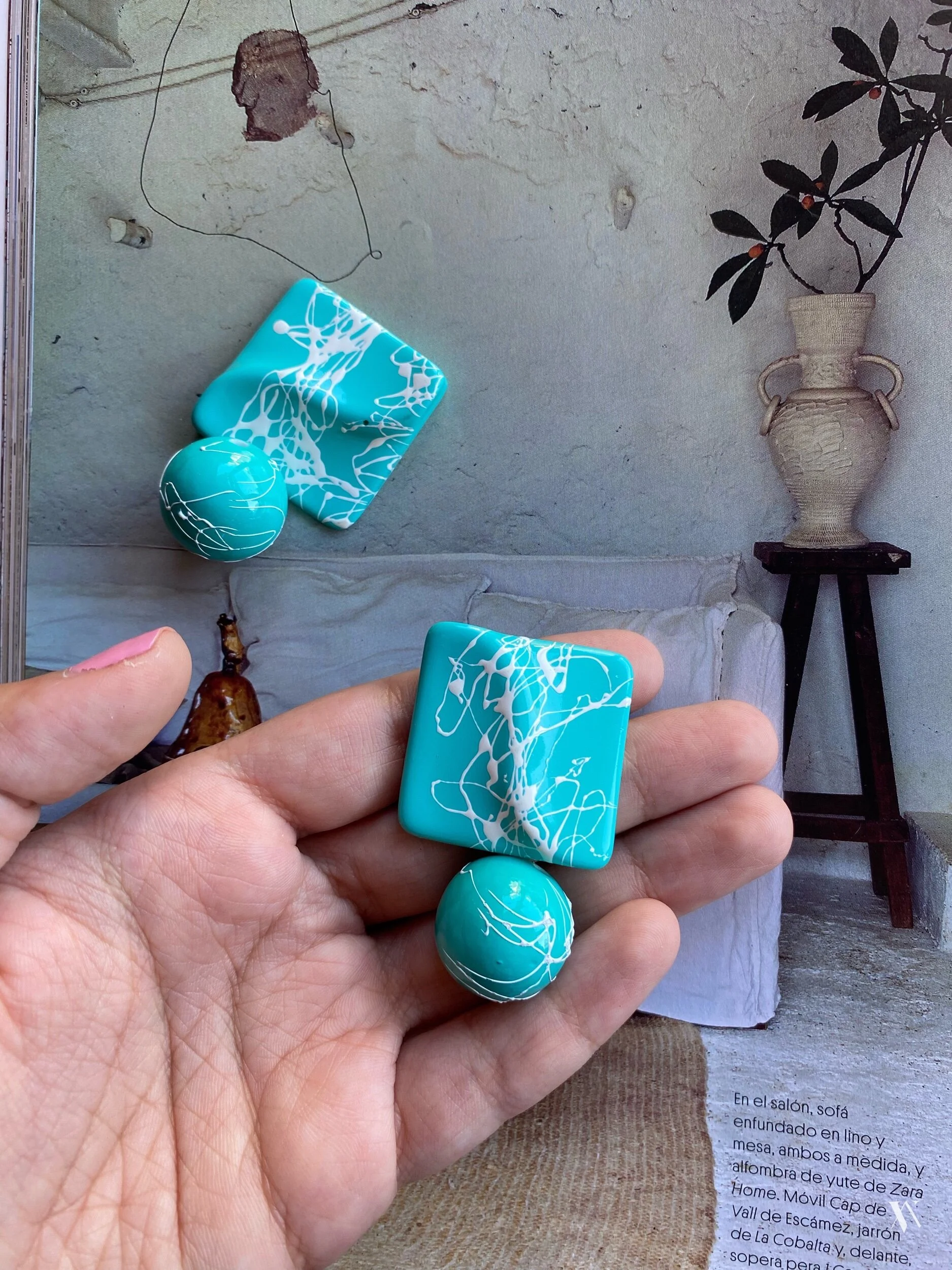 7FE4AFF2-44A1-46C2-814B-95A3961BF67B