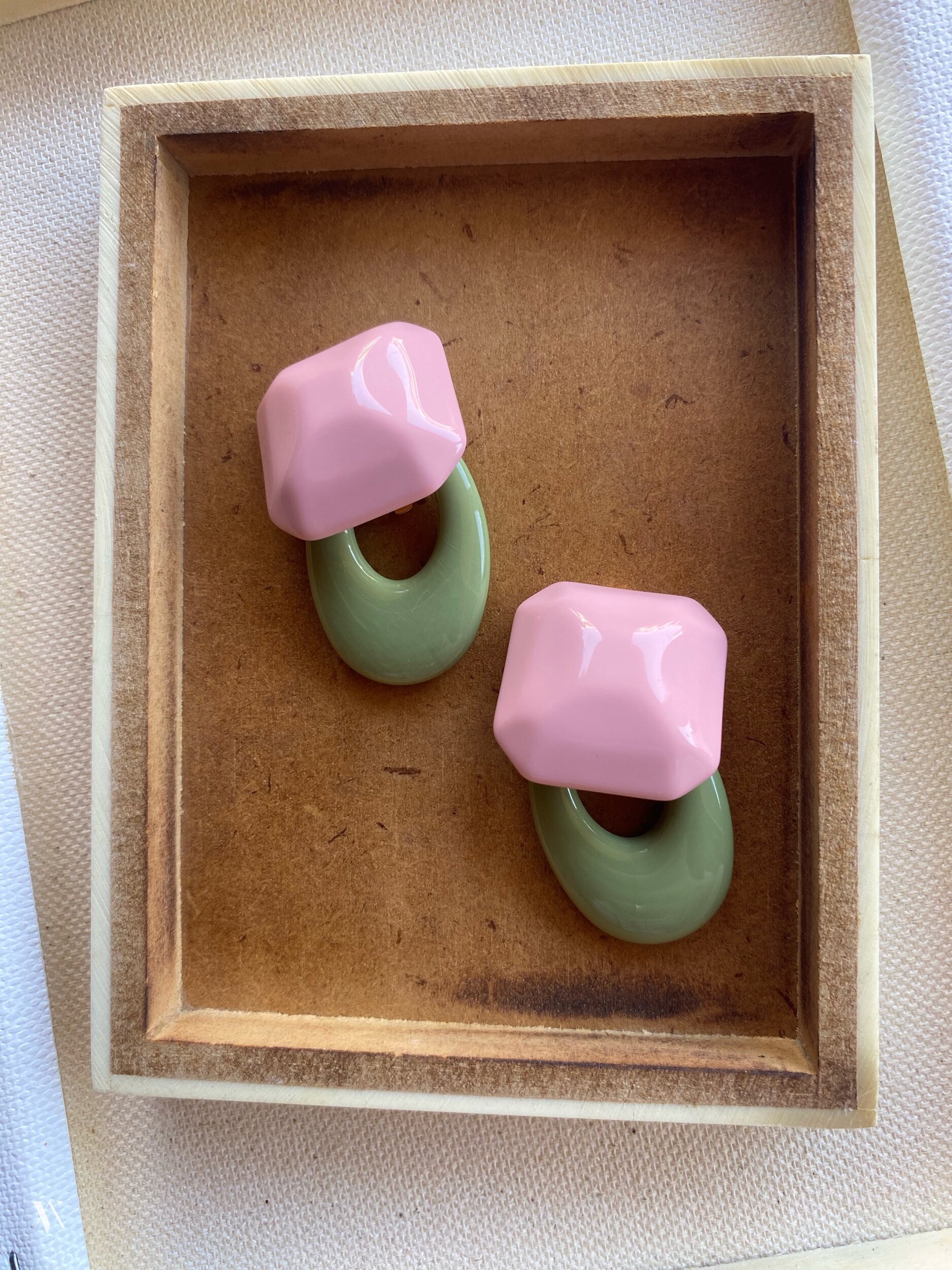 9459DAEC-B3AC-4B23-BC0A-C5261DB40B1C