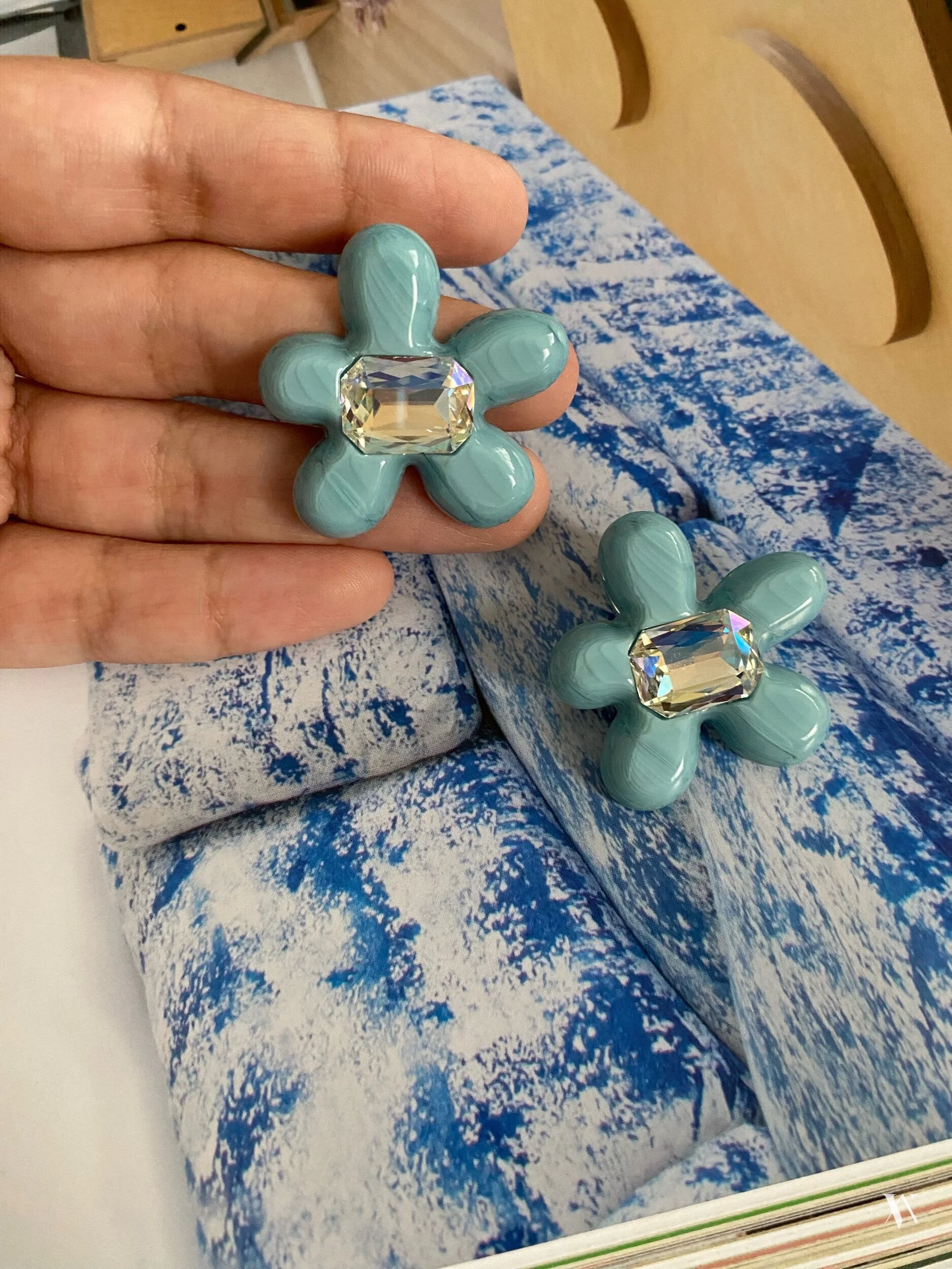 F2415D17-8B9A-404F-8AD4-539BDE2C8047