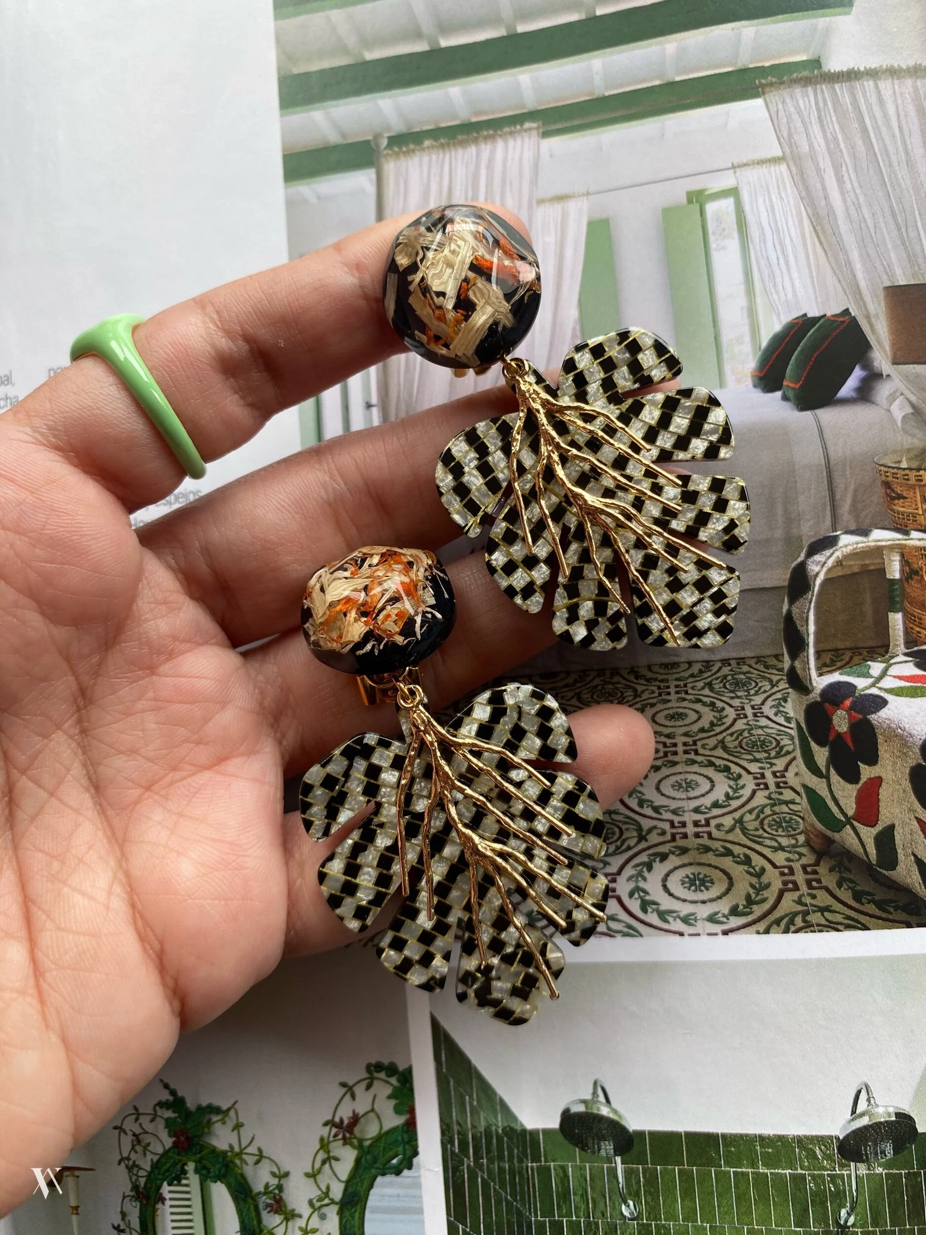 A1D06F1F-A014-44A4-9B6C-438B92AEBEAA