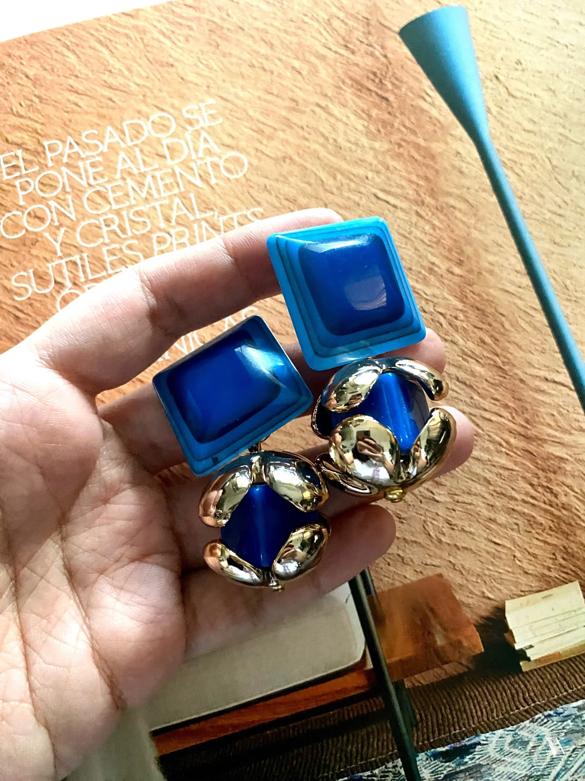 F4D9E4CF-0457-4A2F-A868-8D1D5E885967