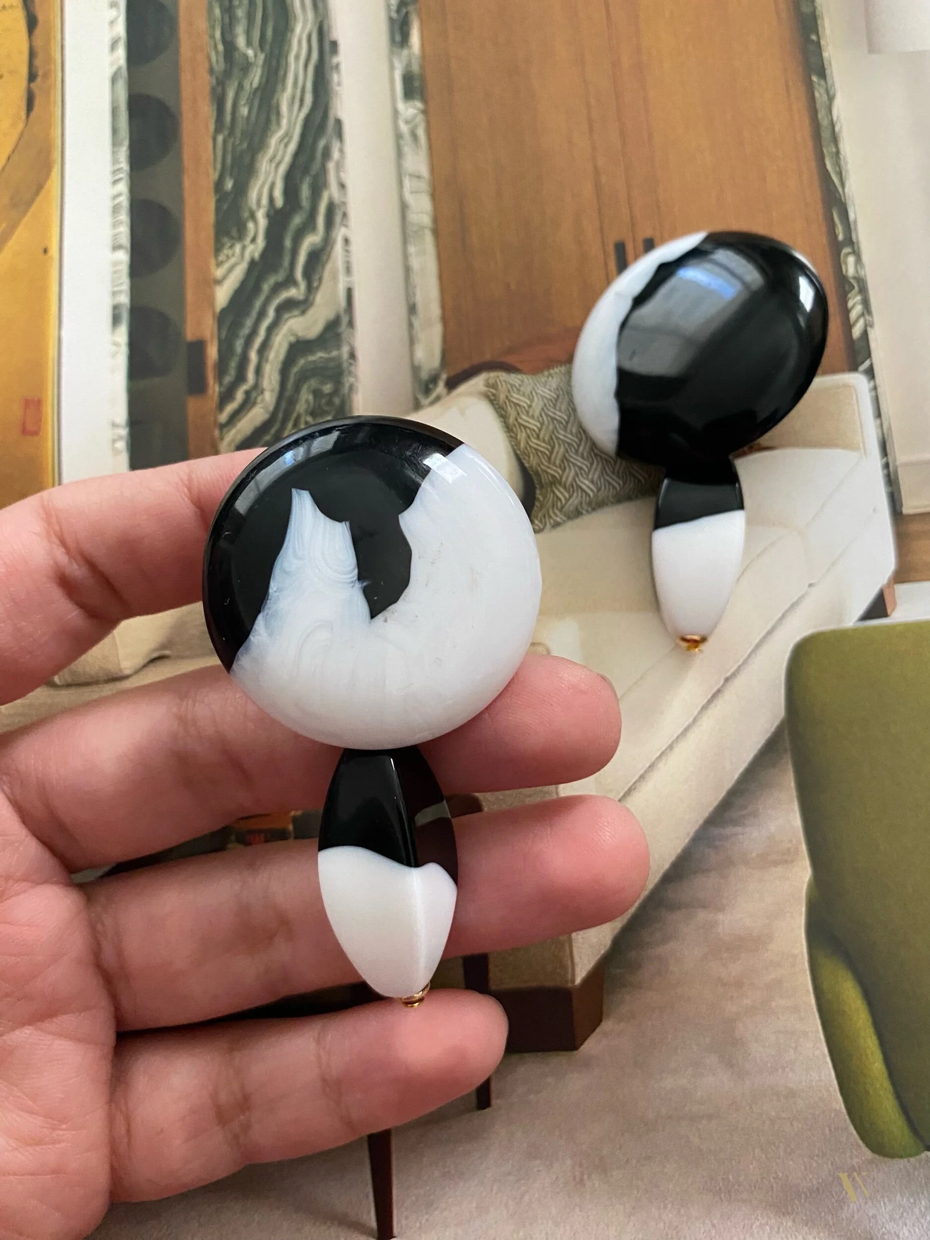 7500BDF0-A331-41F5-957B-3D8FC110E1F5