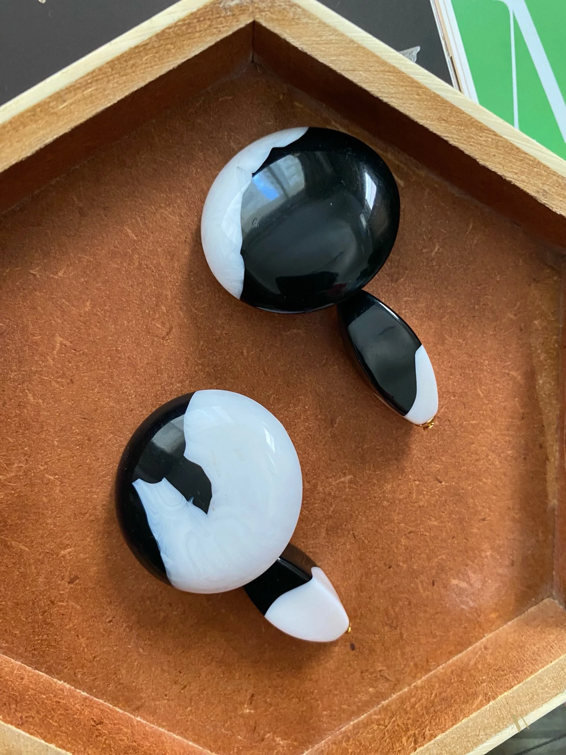 E26C6670-444A-482B-8C09-C17EB662D468