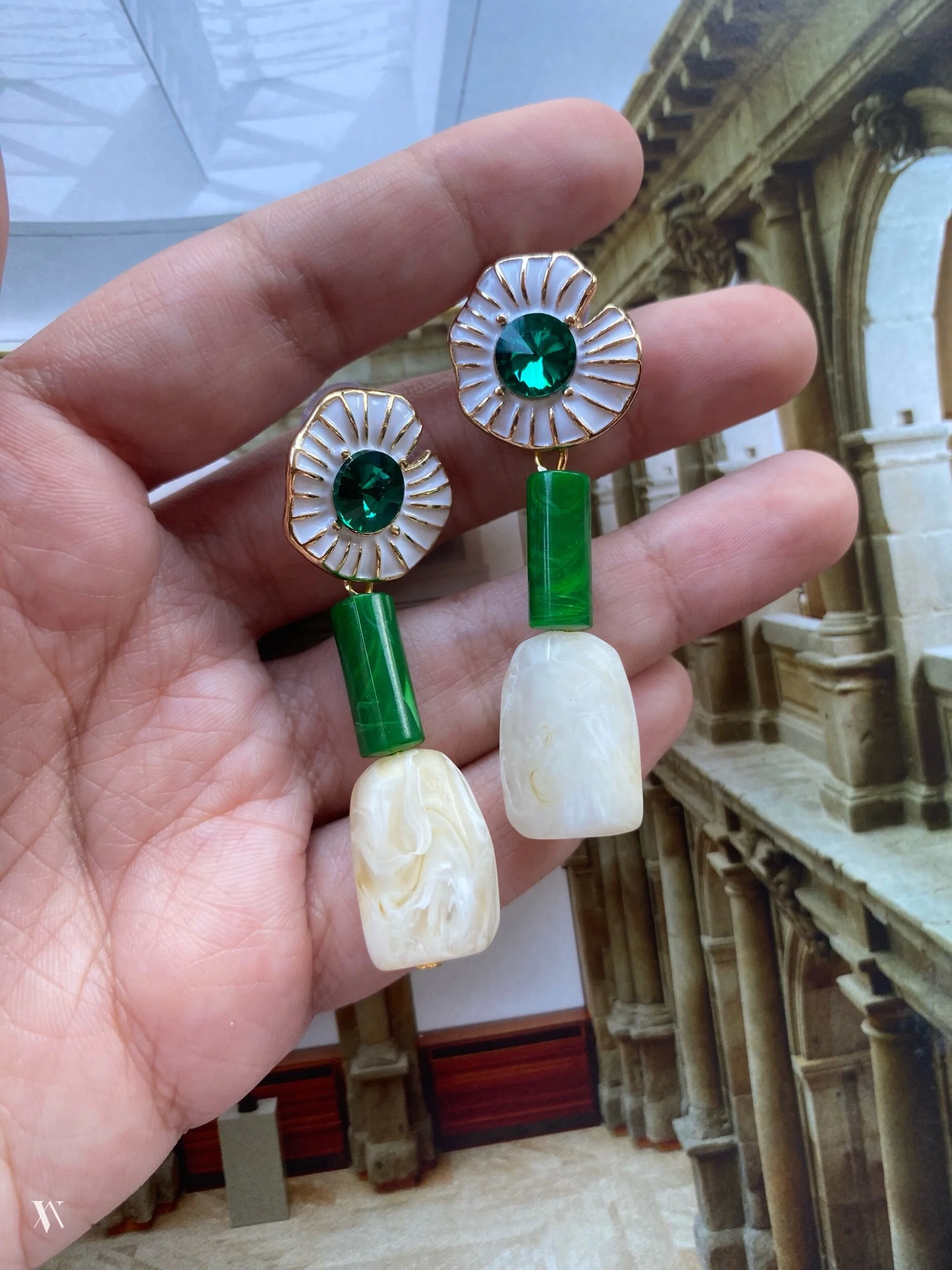 DA72587D-EBEF-4A51-AD5E-31F0485FF046