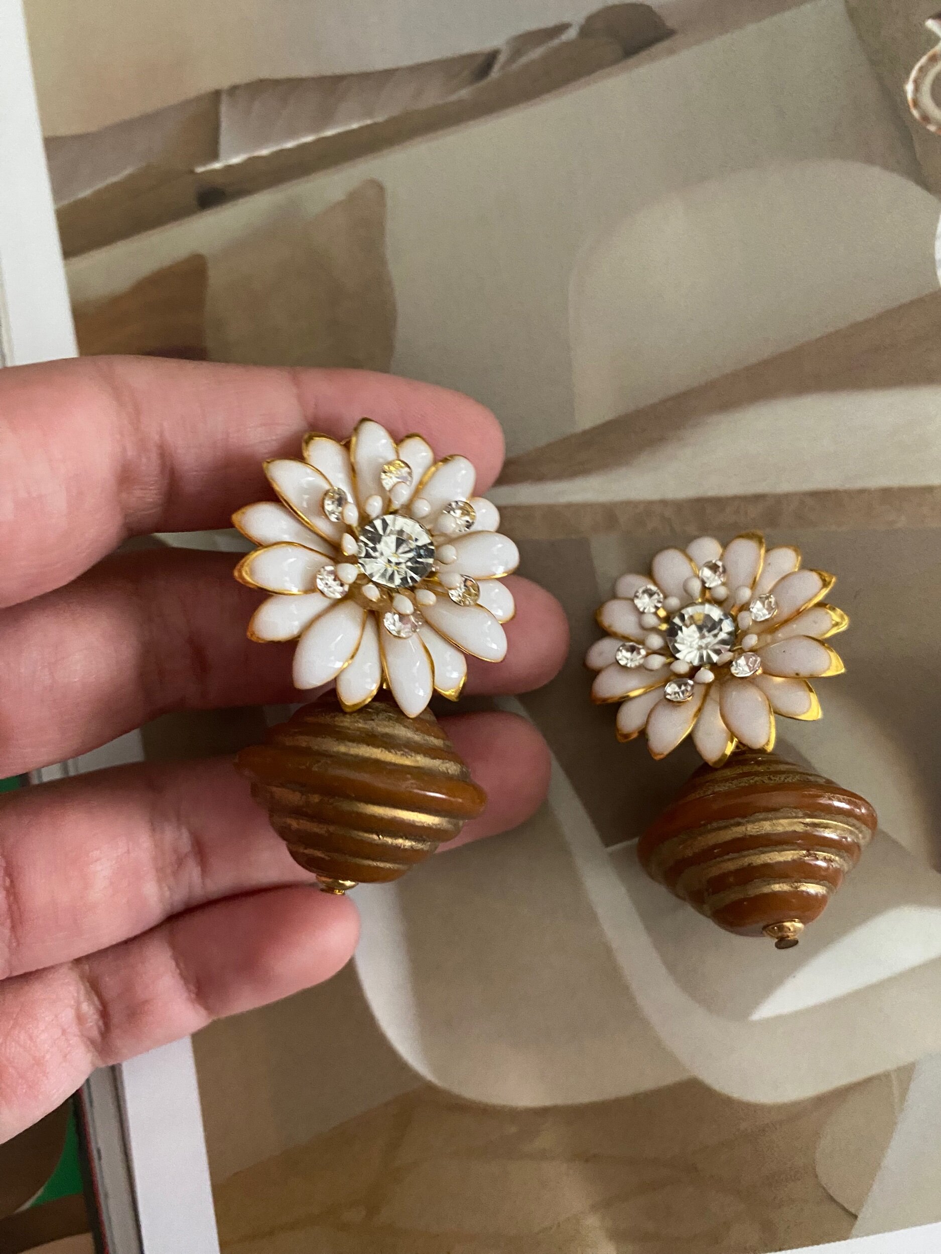 184E61BF-880C-465A-9F1B-9A63874689F3