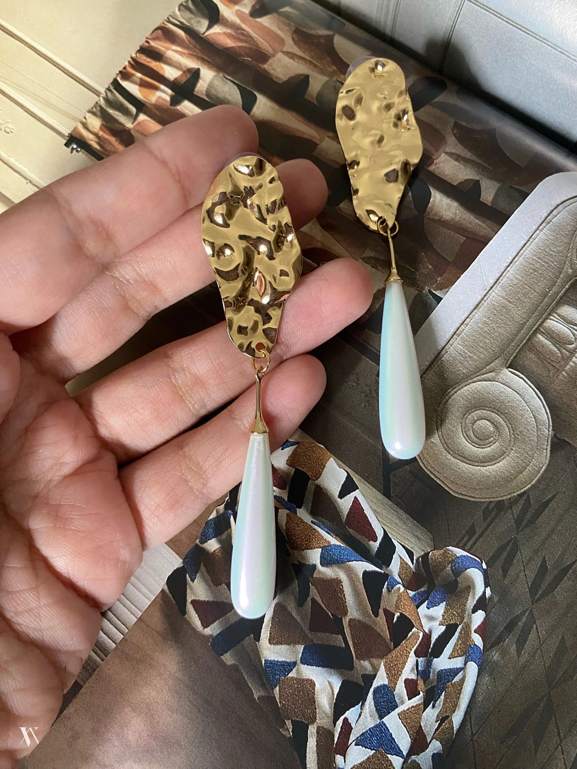 D720C966-837A-4722-9B61-282A9AFD12B1