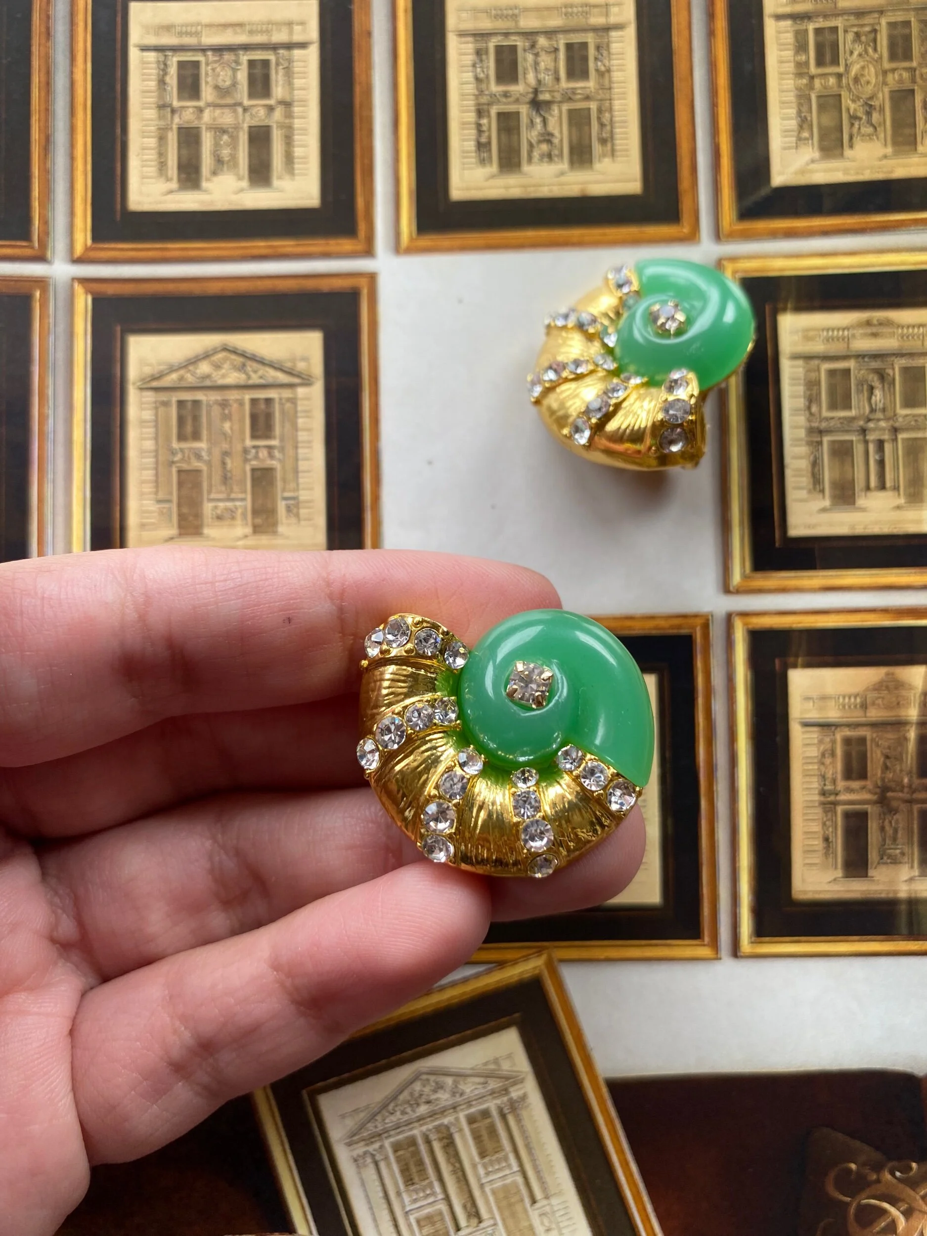 5B8789C6-C8B3-4A40-A828-9B05511A4AD3