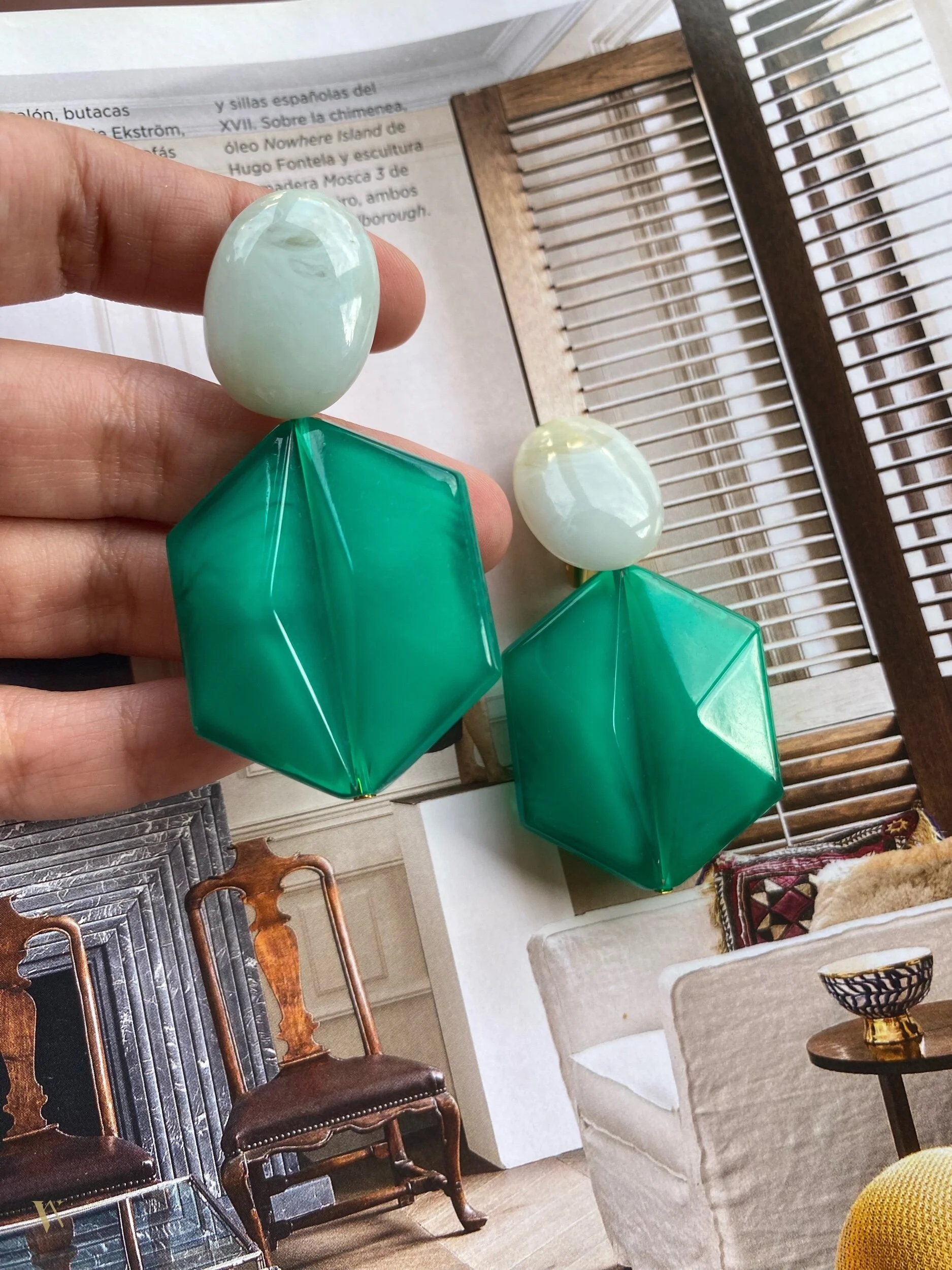 EF2775CE-D20F-4225-8485-558A262E163D