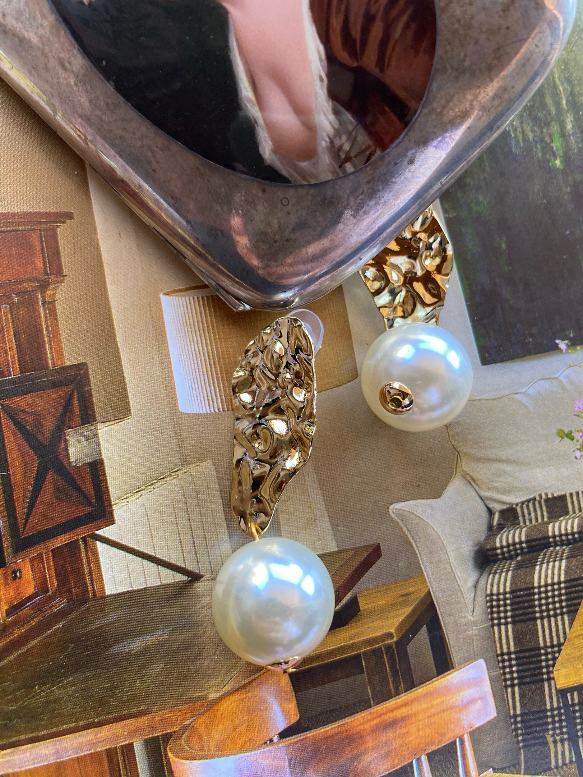 AEB89FFF-57A6-421F-B799-73ABE5EEA282