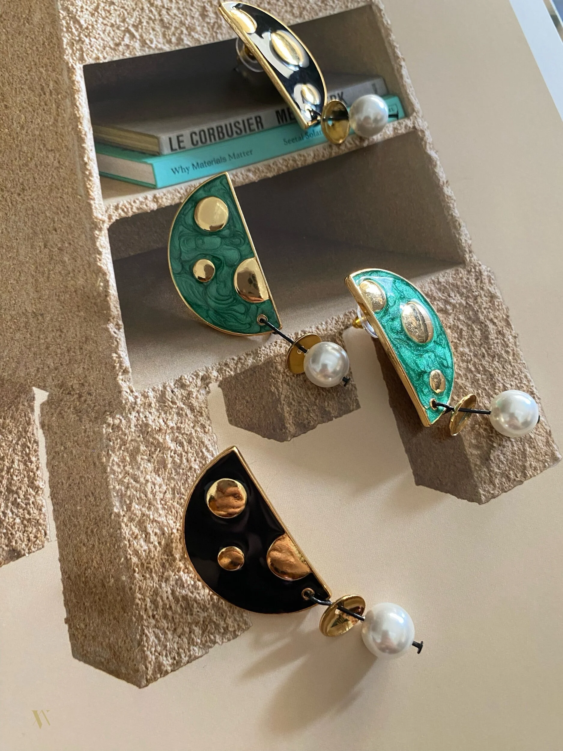 2D0268F0-2F3F-4551-804D-17CC0BDABDE0